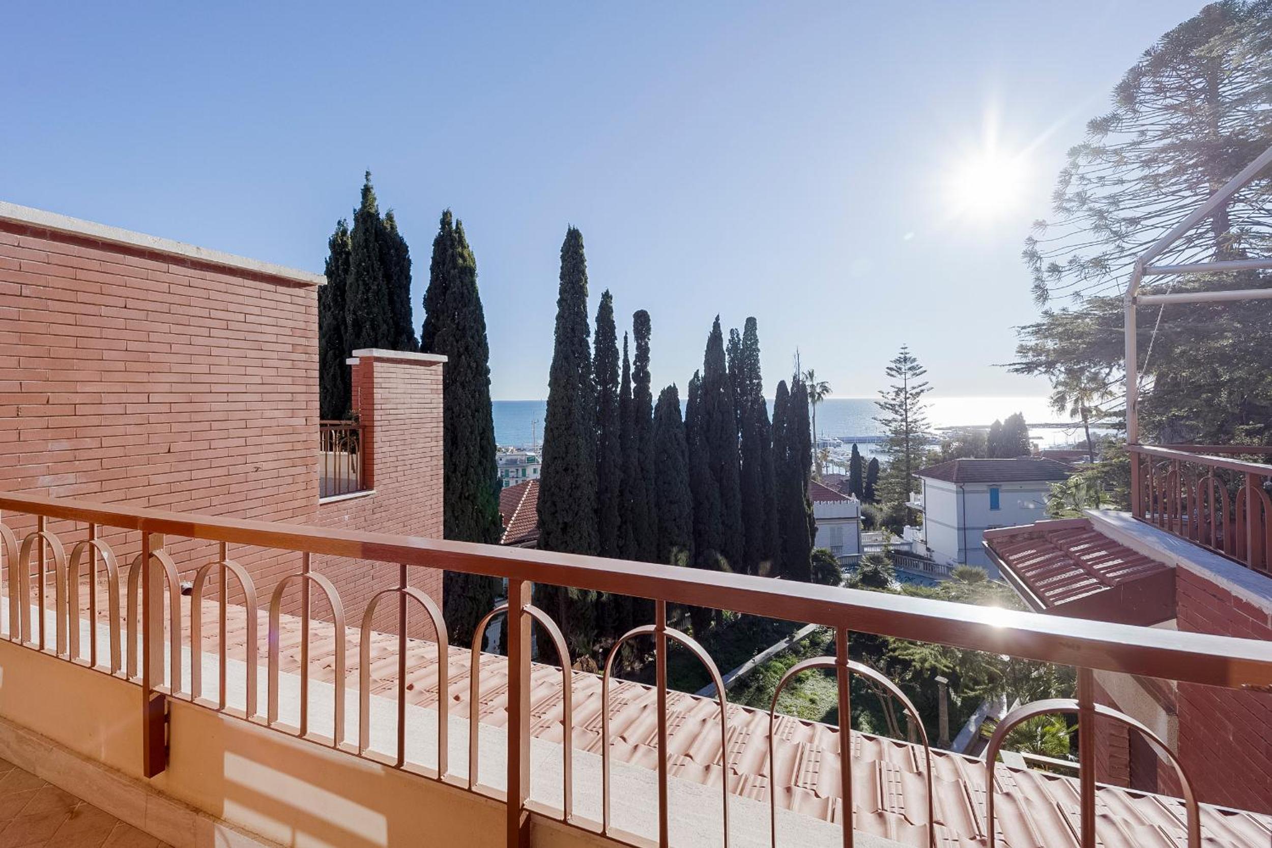 GuestHost - Portosole Attic - with Terrace and Private Parking photo 4
