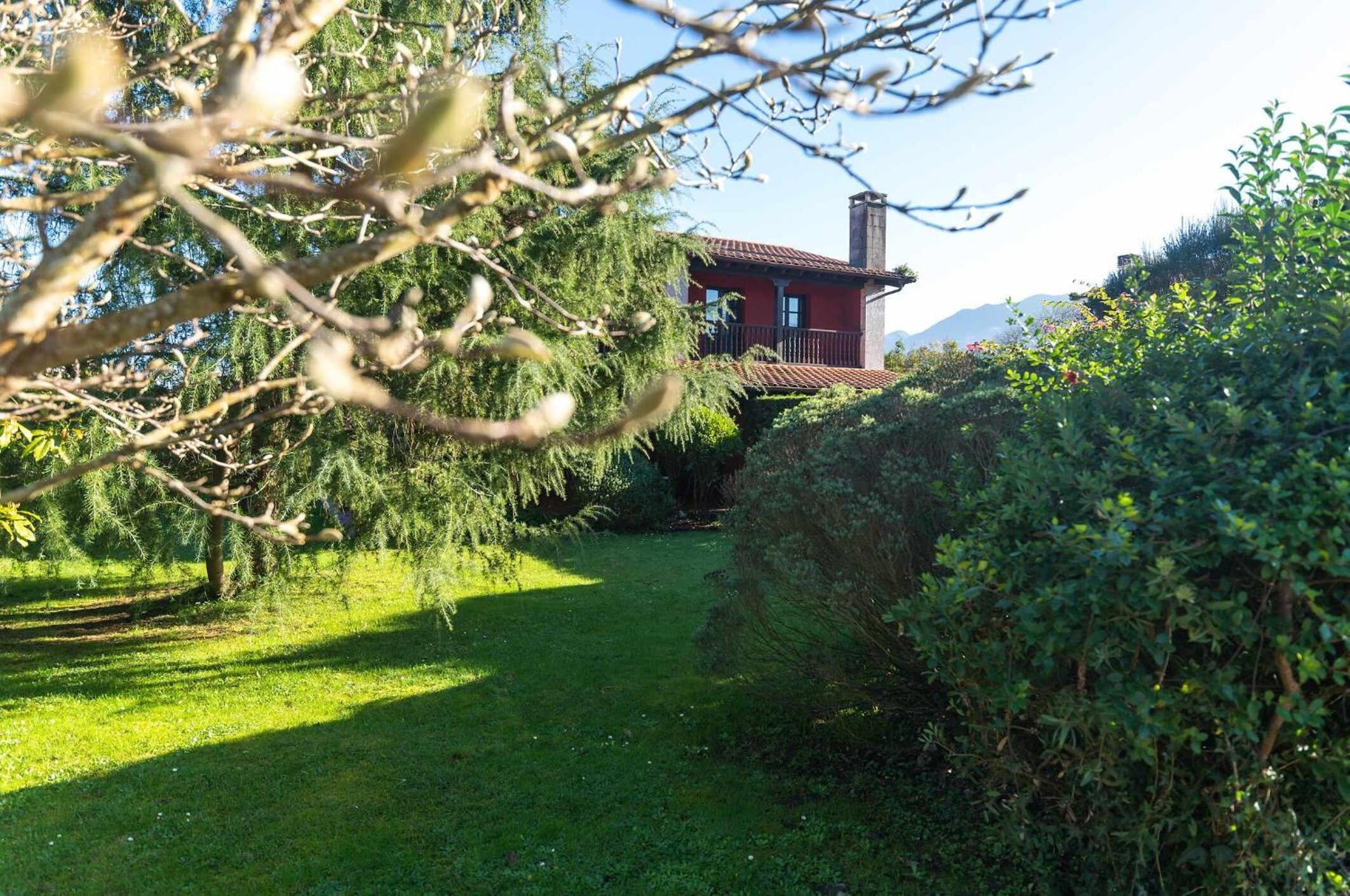 Villa en Llanes con jardín cerca playa - Castañín