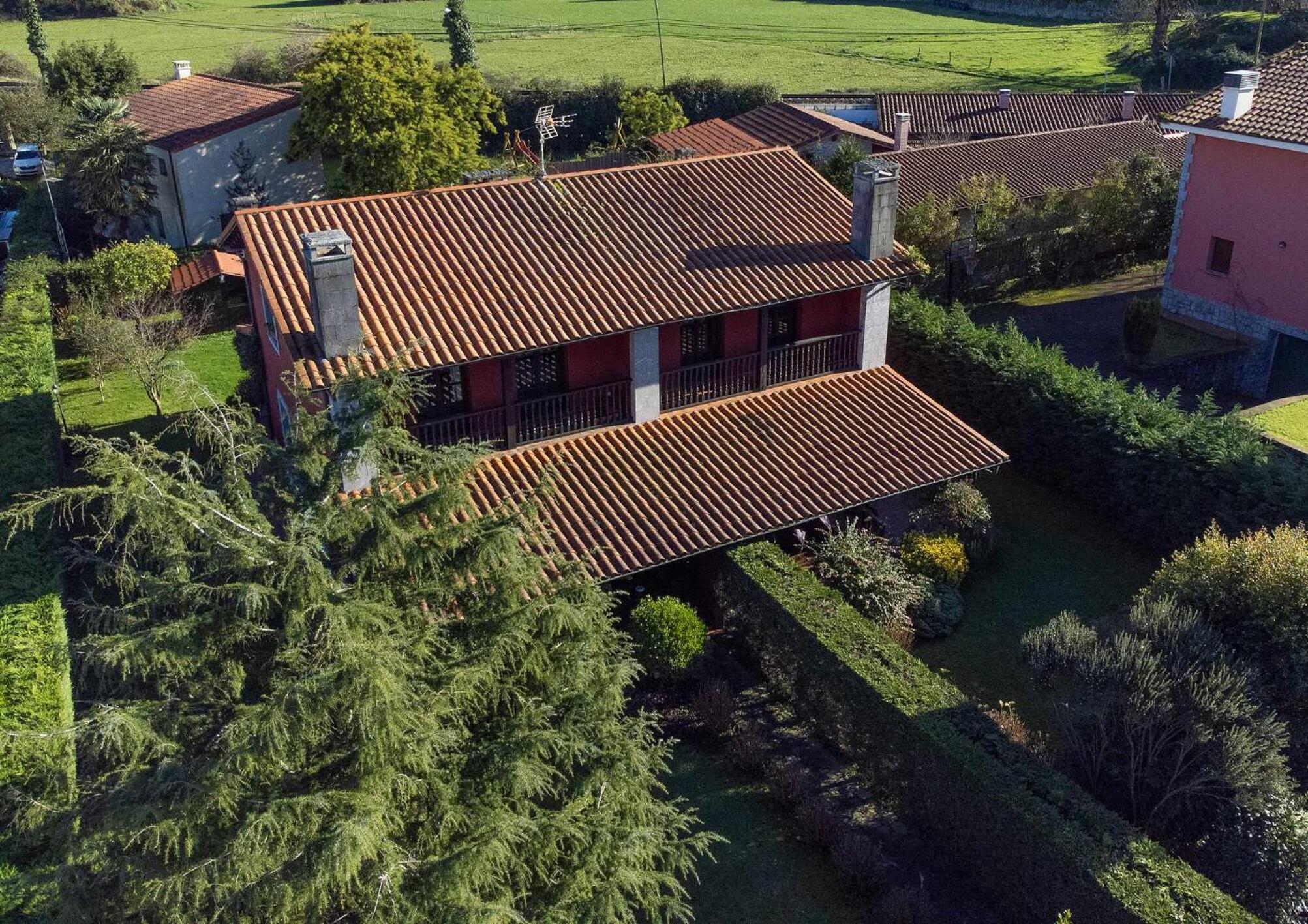 Villa en Llanes con jardín cerca playa - Castañín