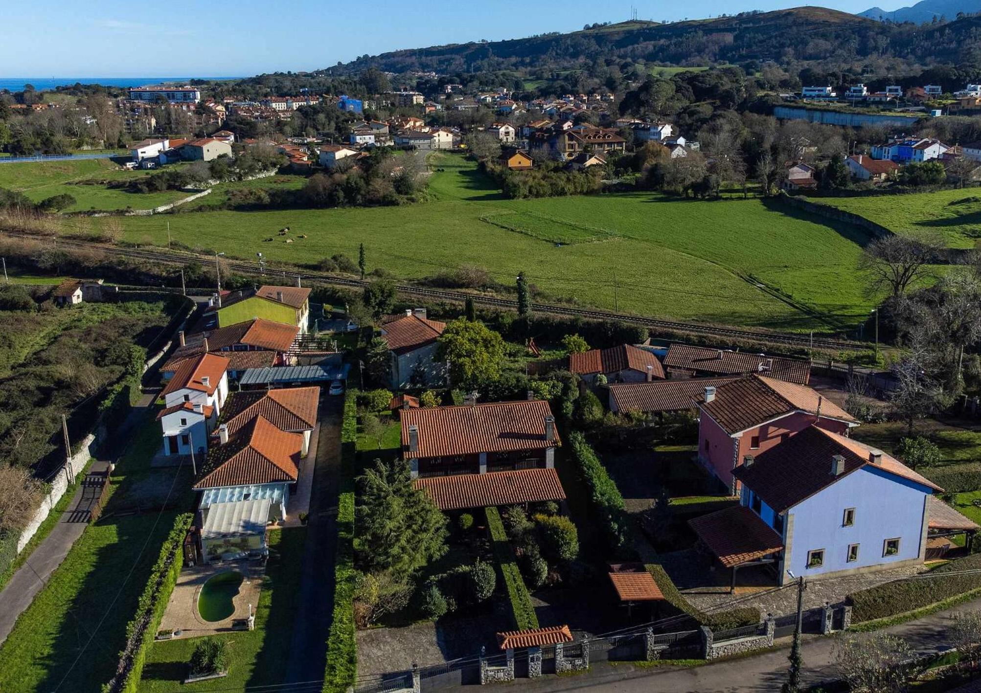 Villa en Llanes con jardín cerca playa - Castañín