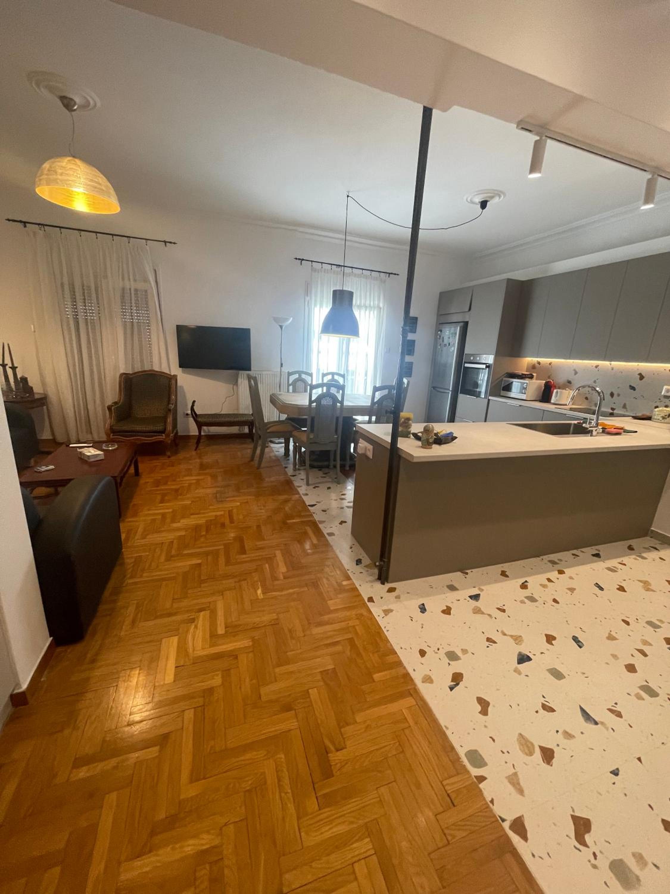 PAGRATI FLAT 7