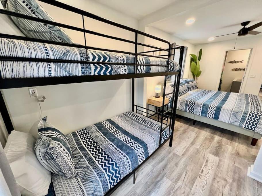 Sleeps 22, 2min Walk To The Beach, Heated PoolSpa view 5