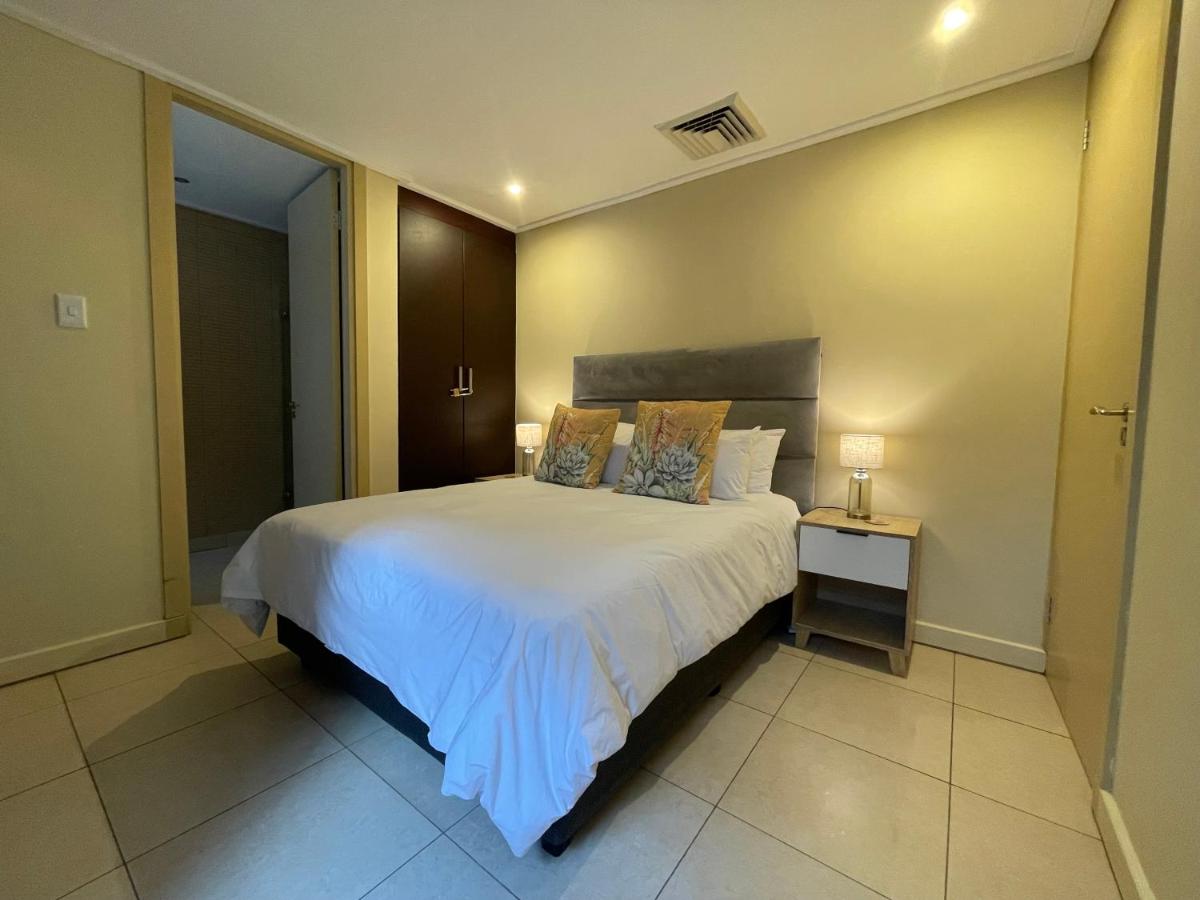 UMDLOTI - On the BEACH! Private & Central. Sleeps 8., Umdloti, photo 2 of 22