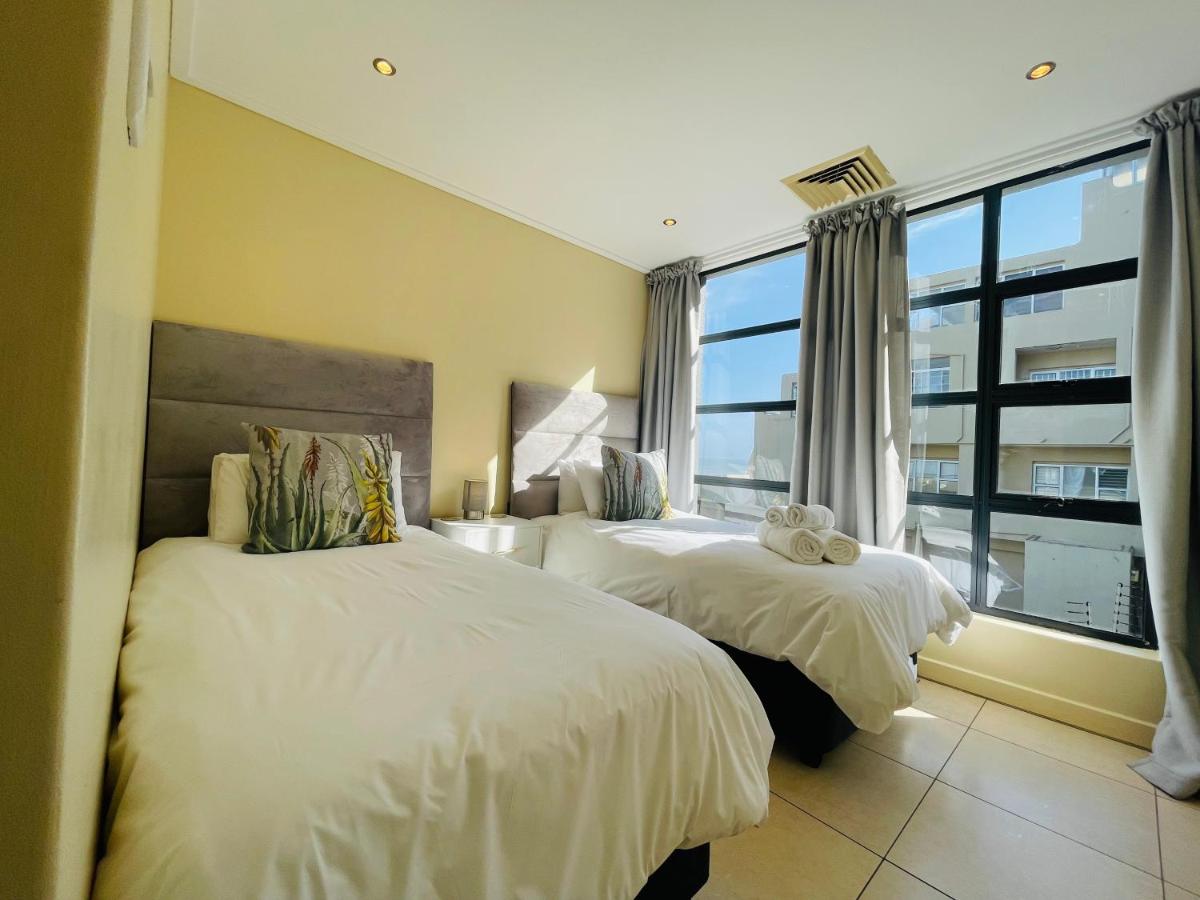 UMDLOTI - On the BEACH! Private & Central. Sleeps 8., Umdloti, photo 4 of 22