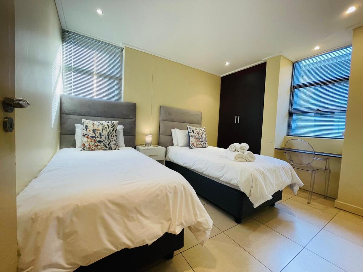 UMDLOTI - On the BEACH! Private & Central. Sleeps 8., Umdloti, photo 5 of 22