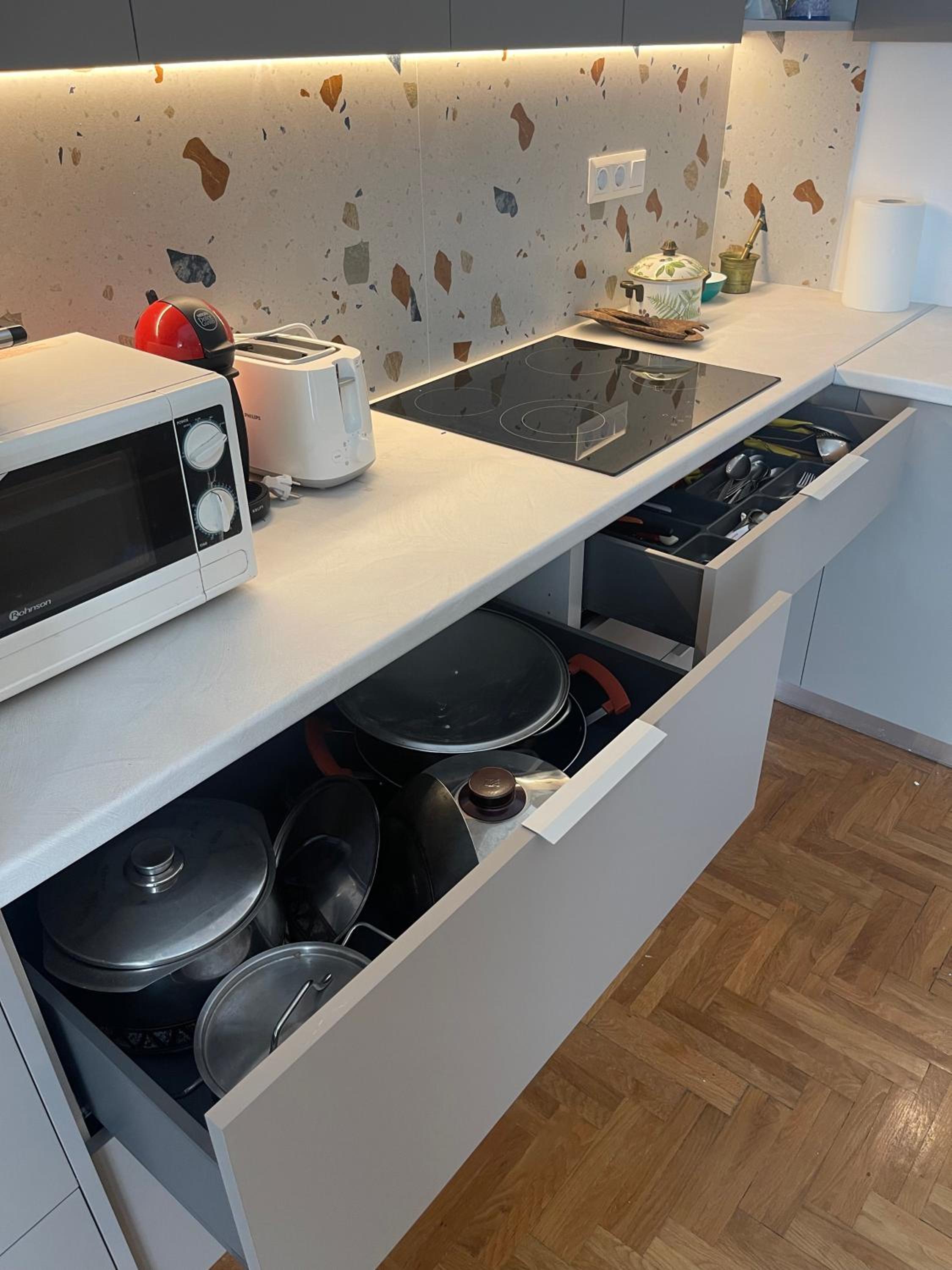 PAGRATI FLAT 7
