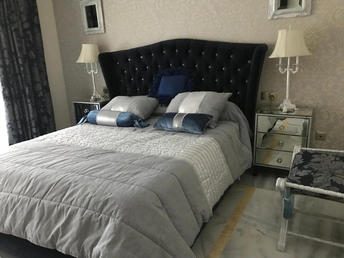Magna Marbella Luxurious apt at 5 mins from the beach by easyBNB photo 4