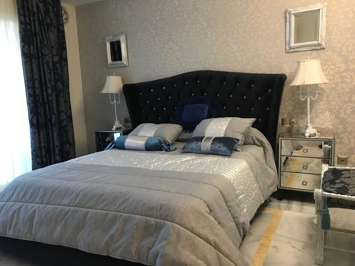 Magna Marbella Luxurious apt at 5 mins from the beach by easyBNB photo 5