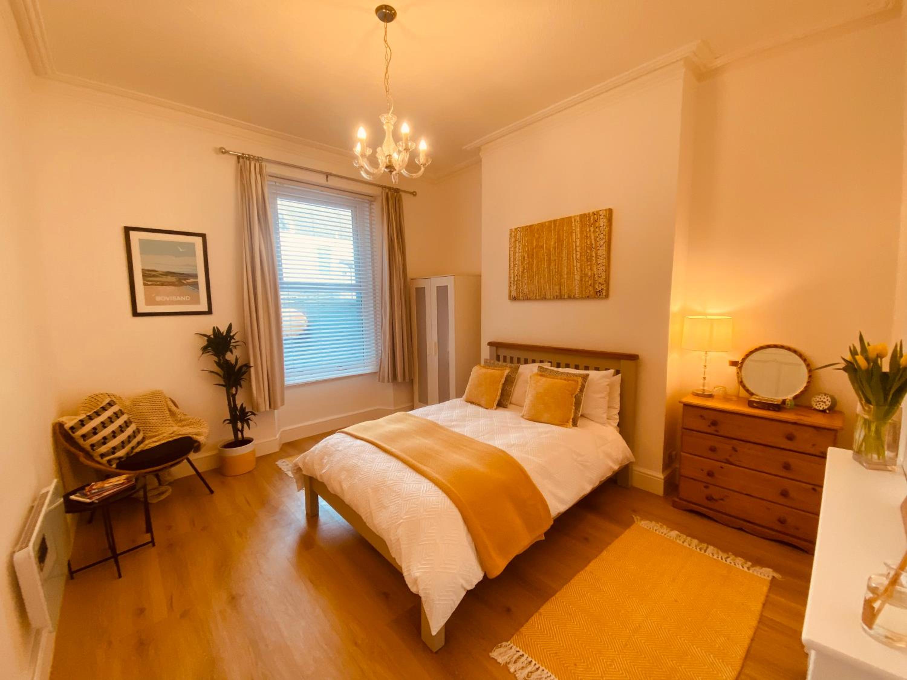 Apartment on The Hoe & Coastal Path with Free Parking view 3