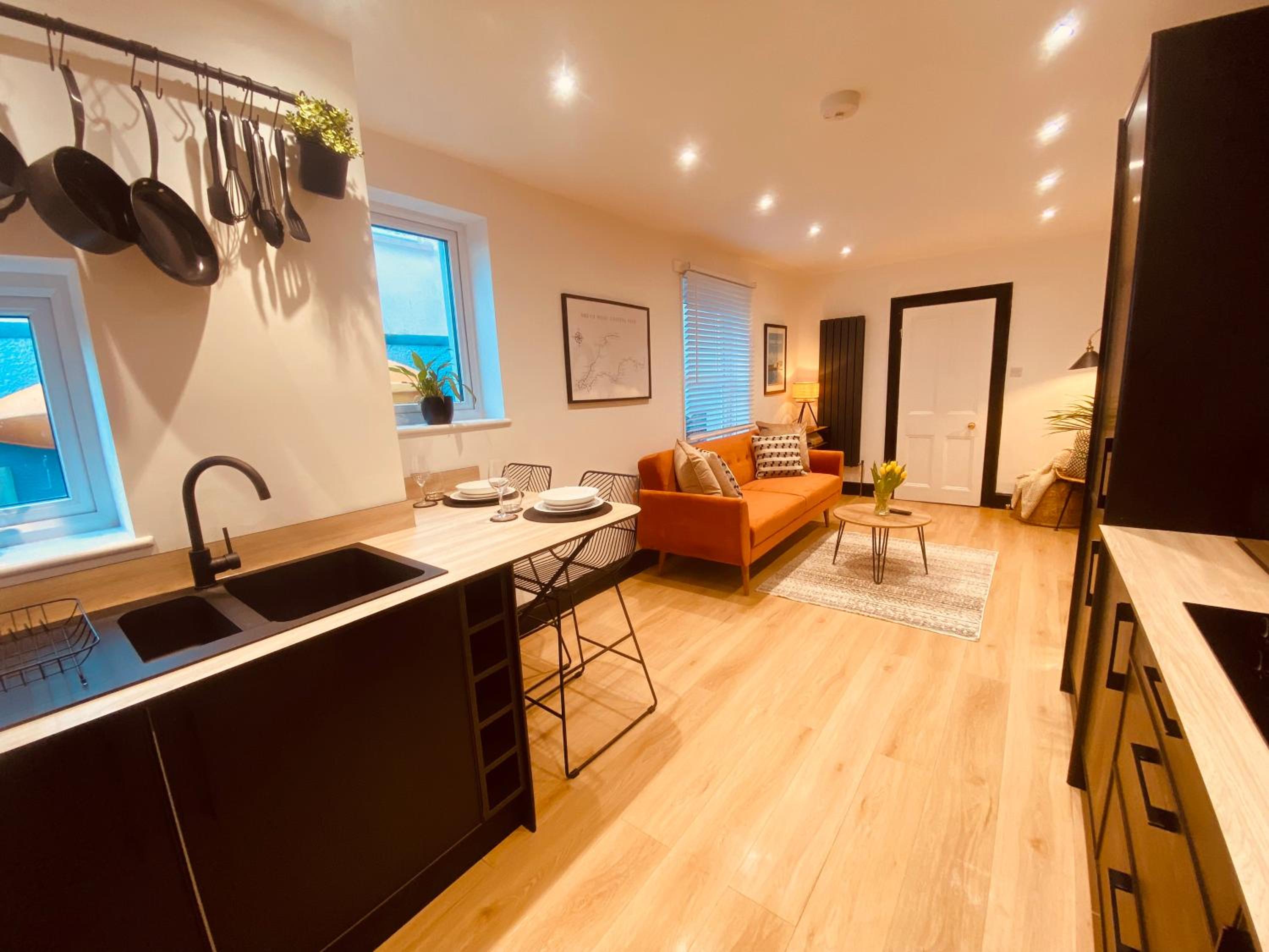 Apartment on The Hoe & Coastal Path with Free Parking view 5