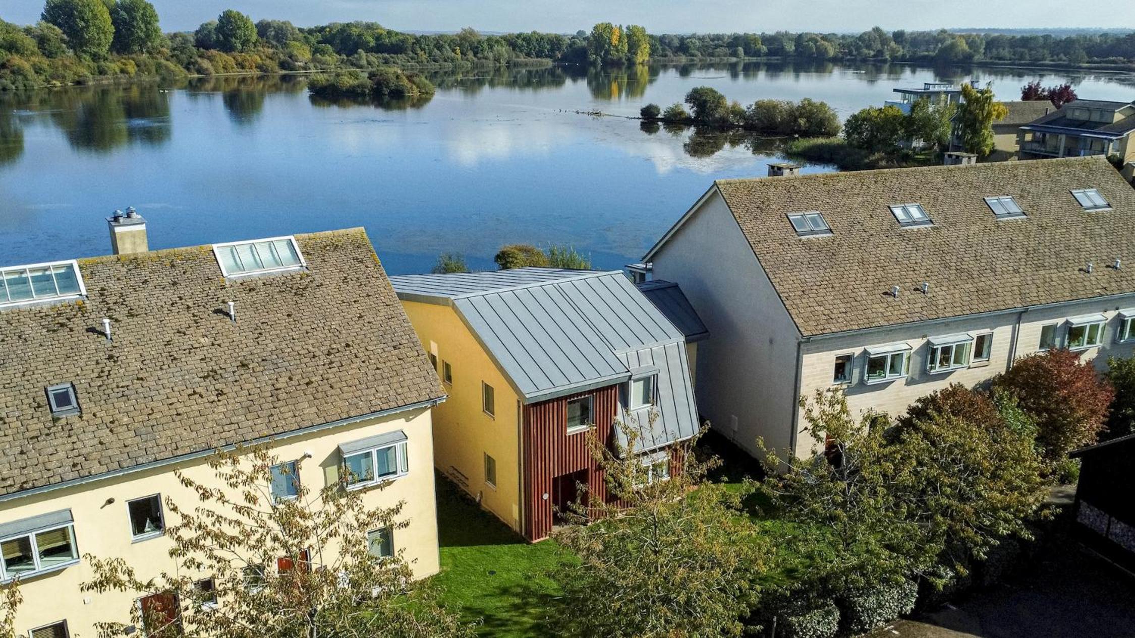 Lakeside family friendly property CW99 view 4