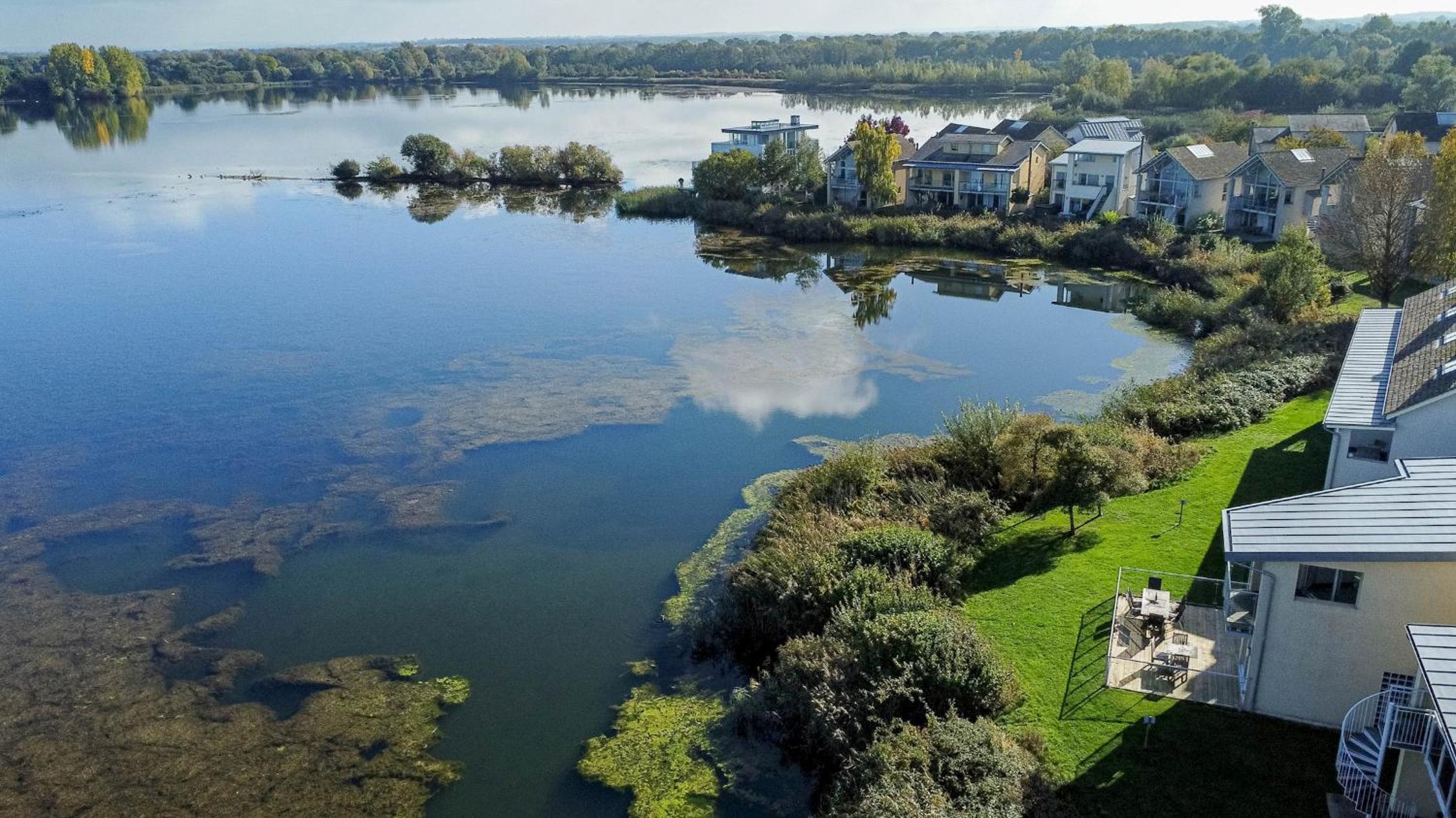 Lakeside family friendly property CW99 view 5