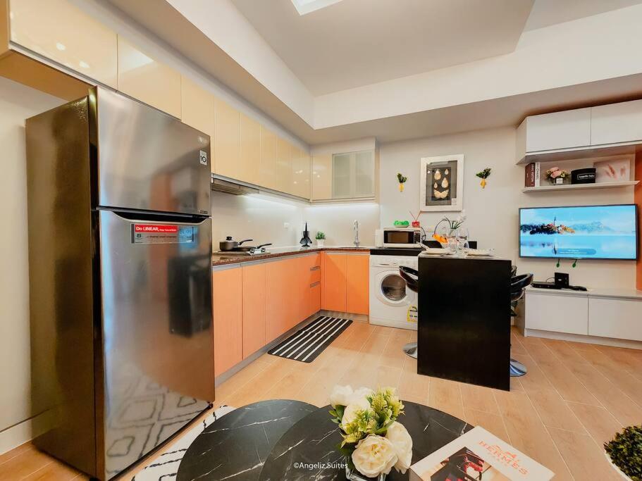NEW Modern Venice Best View and Balcony, Fast Wifi at McKinley Hill 1BR interconnected to Venice Grand Canal Mall view 5