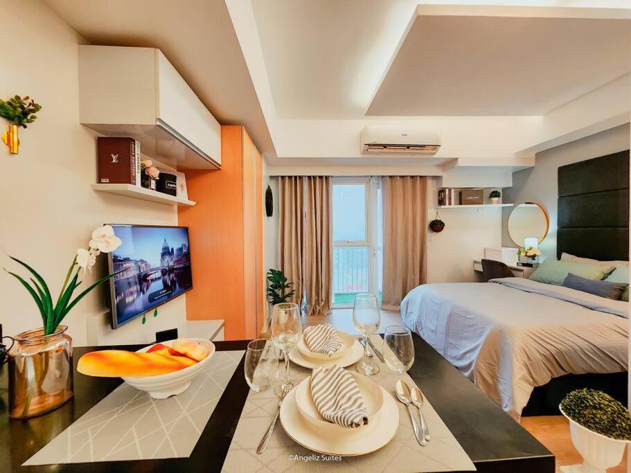 NEW Modern Venice Best View and Balcony, Fast Wifi at McKinley Hill 1BR interconnected to Venice Grand Canal Mall view 2