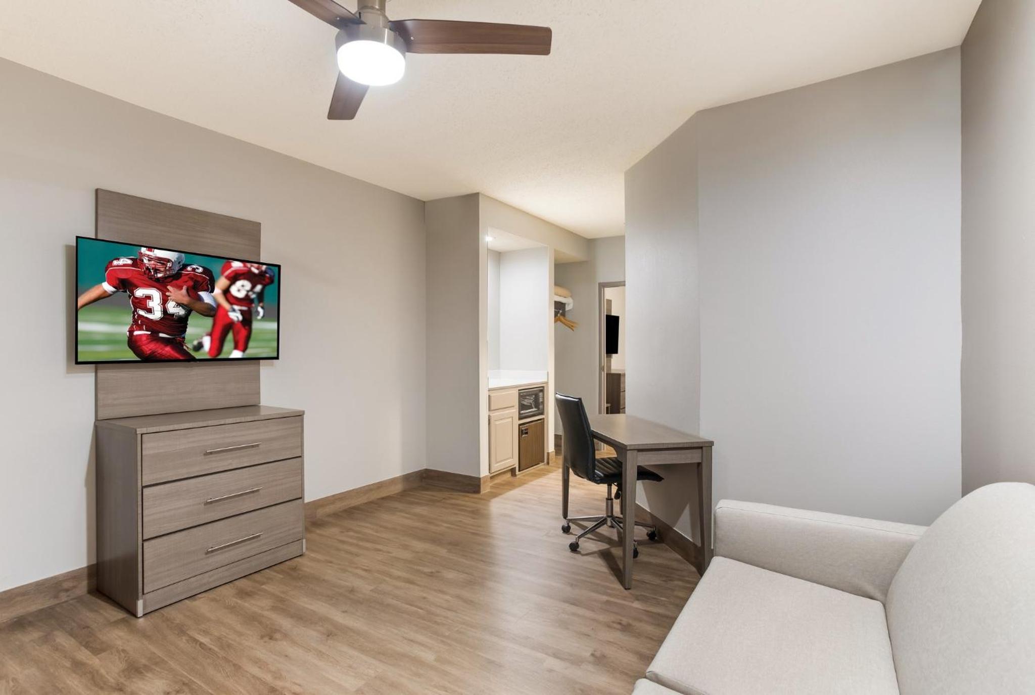 Corbin Vacations - Red Roof Inn Suites Corbin - Property Image 31