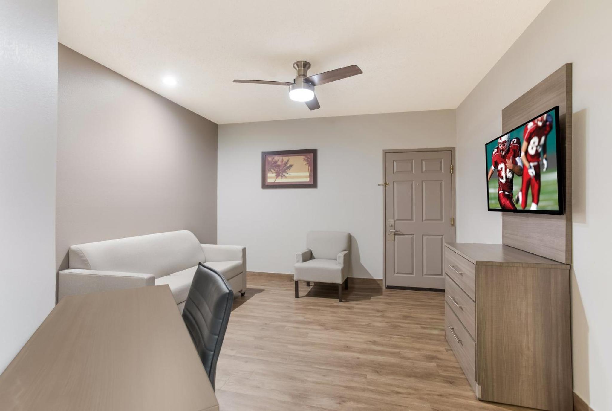 Corbin Vacations - Red Roof Inn Suites Corbin - Property Image 32