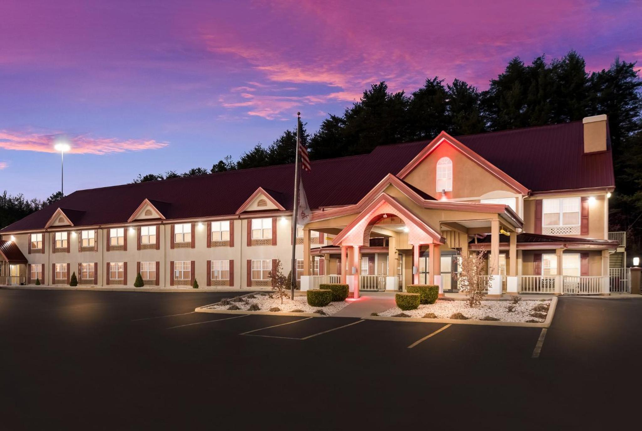 Corbin Vacations - Red Roof Inn Suites Corbin - Property Image 2