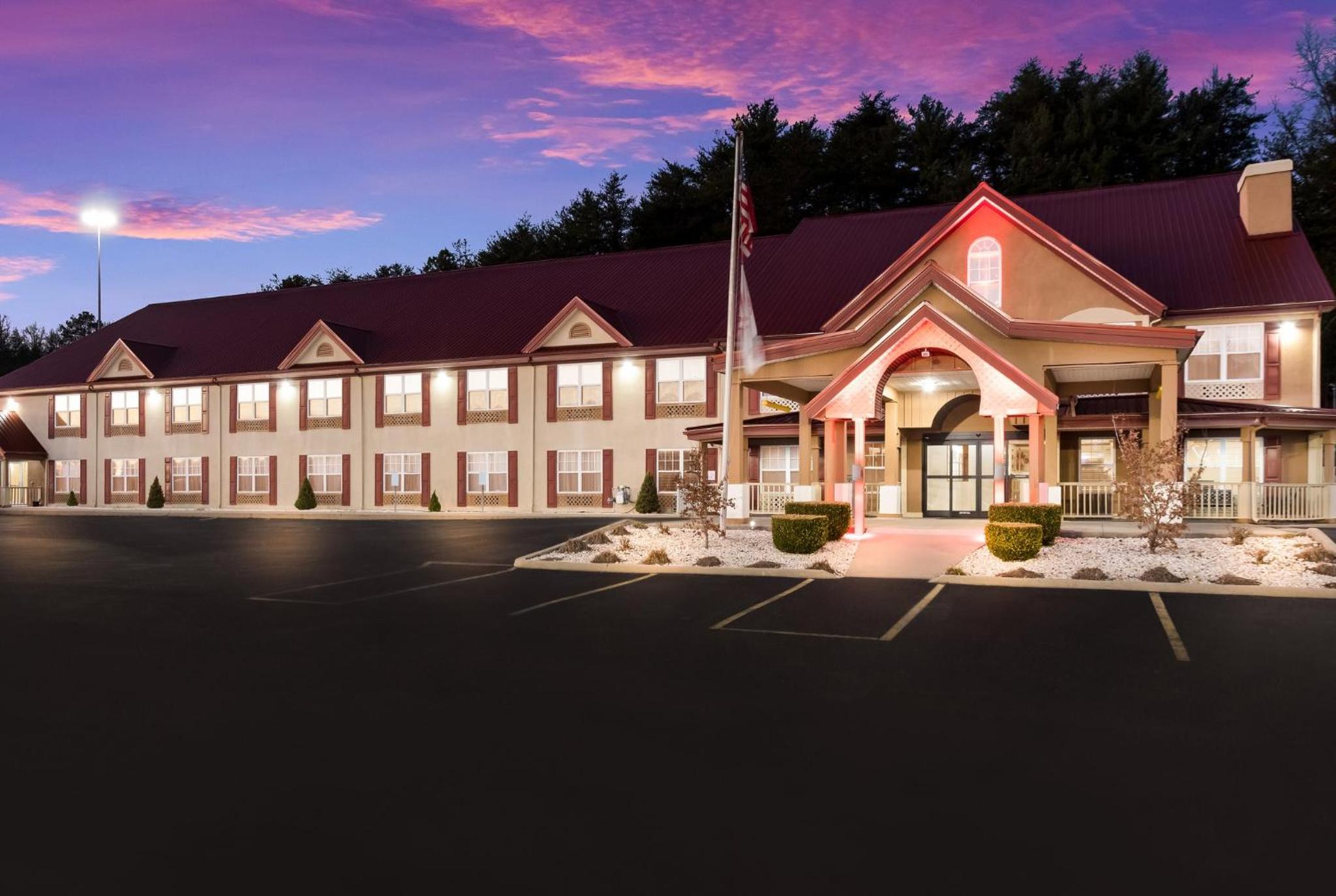 Corbin Vacations - Red Roof Inn Suites Corbin - Property Image 4