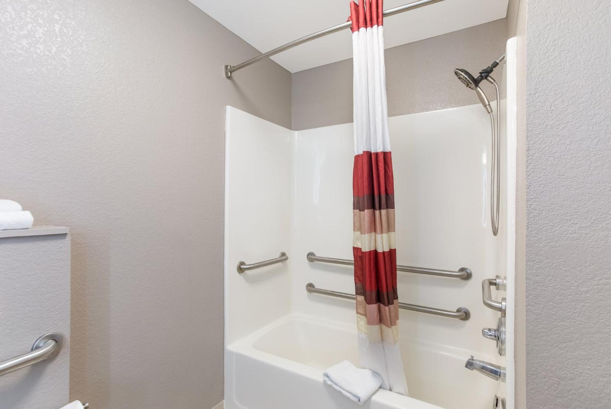 Corbin Vacations - Red Roof Inn Suites Corbin - Property Image 47
