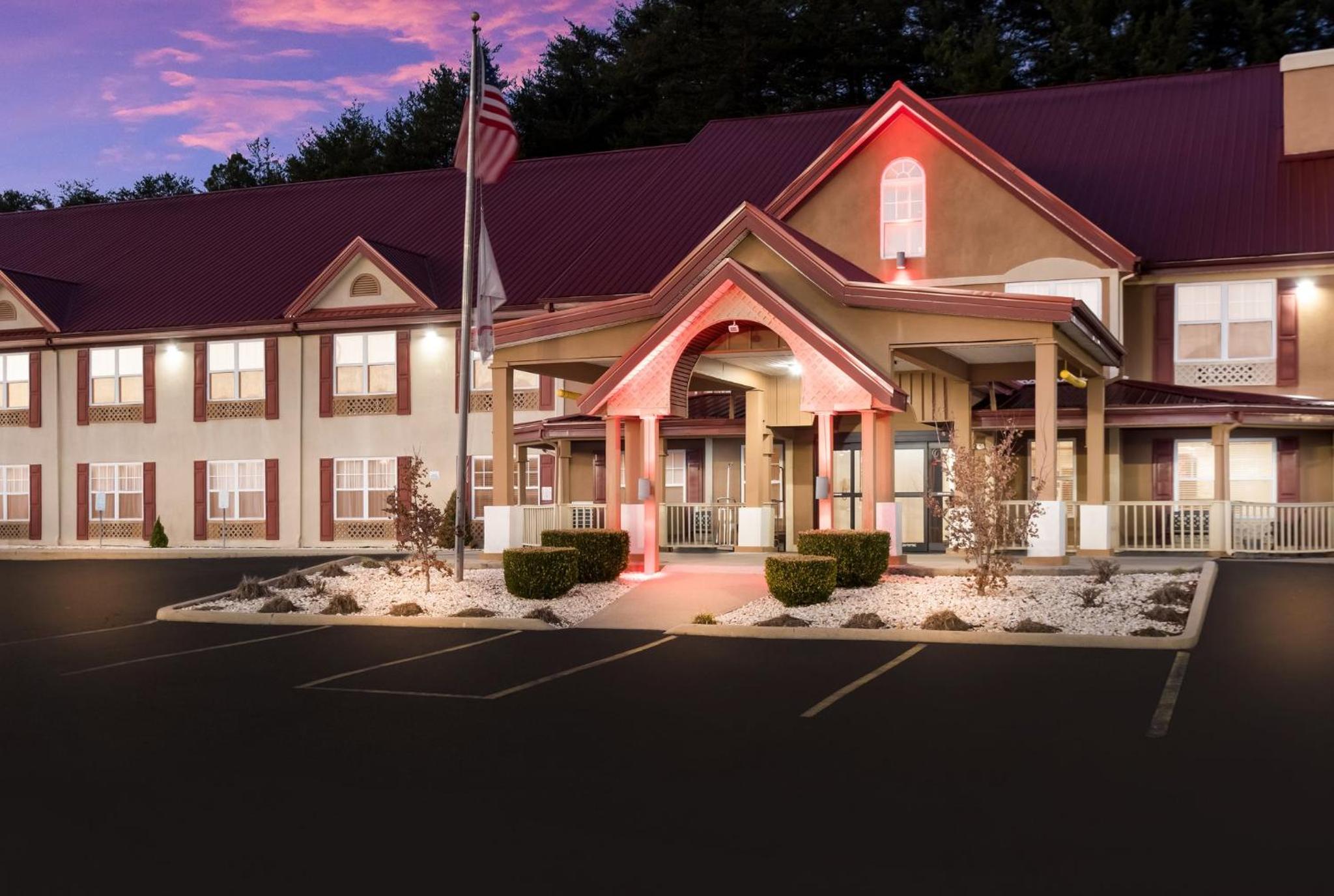 Corbin Vacations - Red Roof Inn  Suites Corbin - Property Image 3