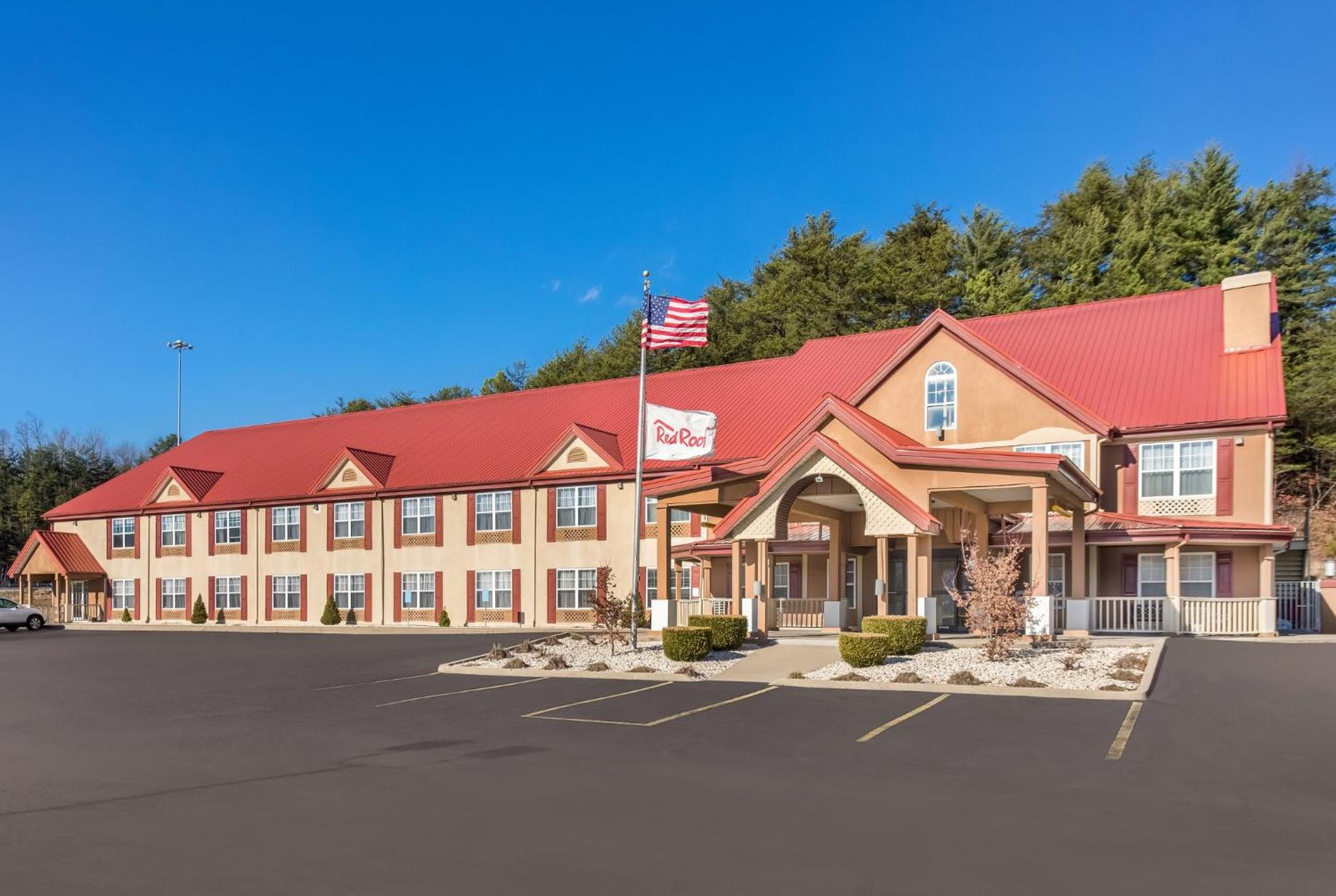 Corbin Vacations - Red Roof Inn  Suites Corbin - Property Image 1
