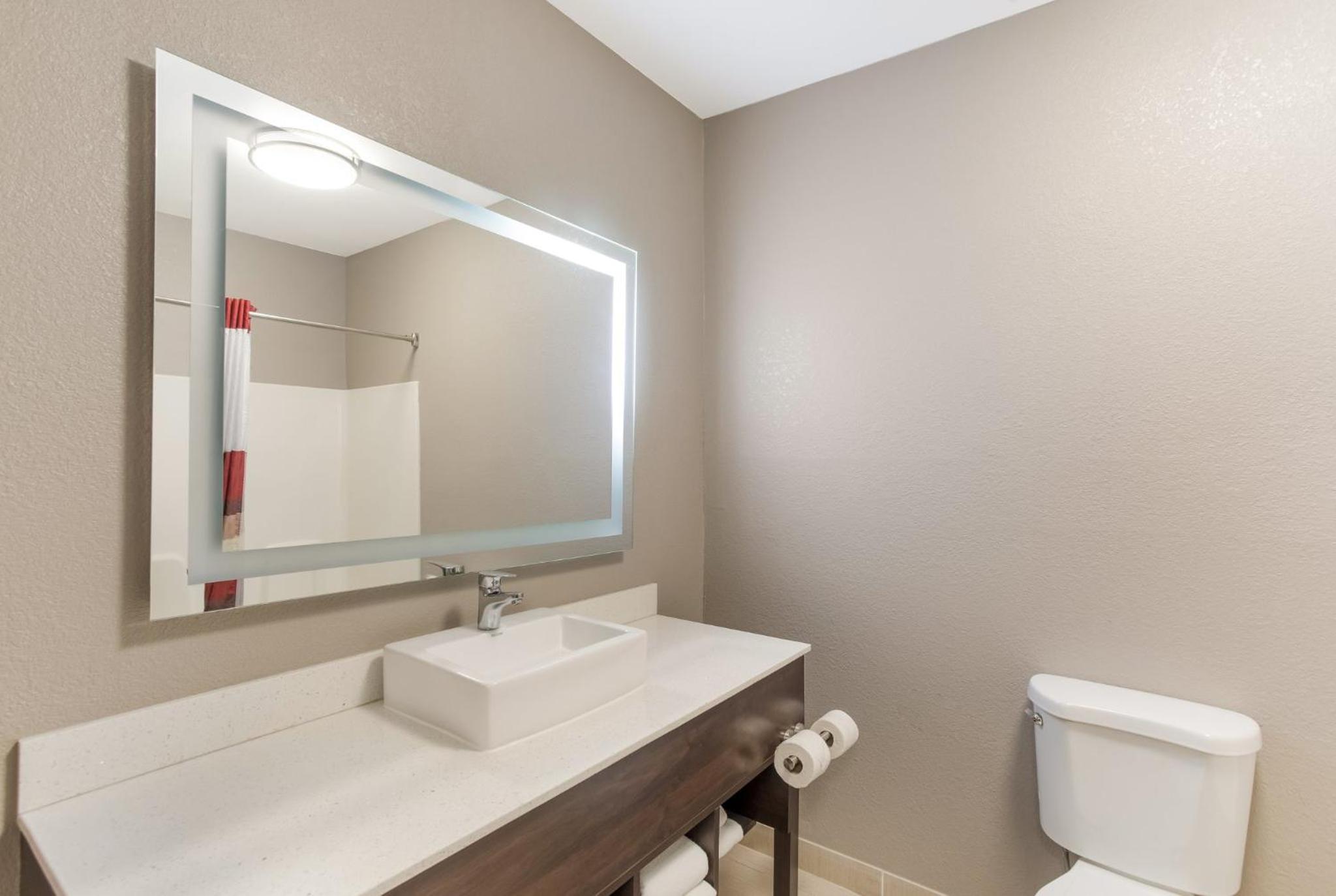 Corbin Vacations - Red Roof Inn Suites Corbin - Property Image 44