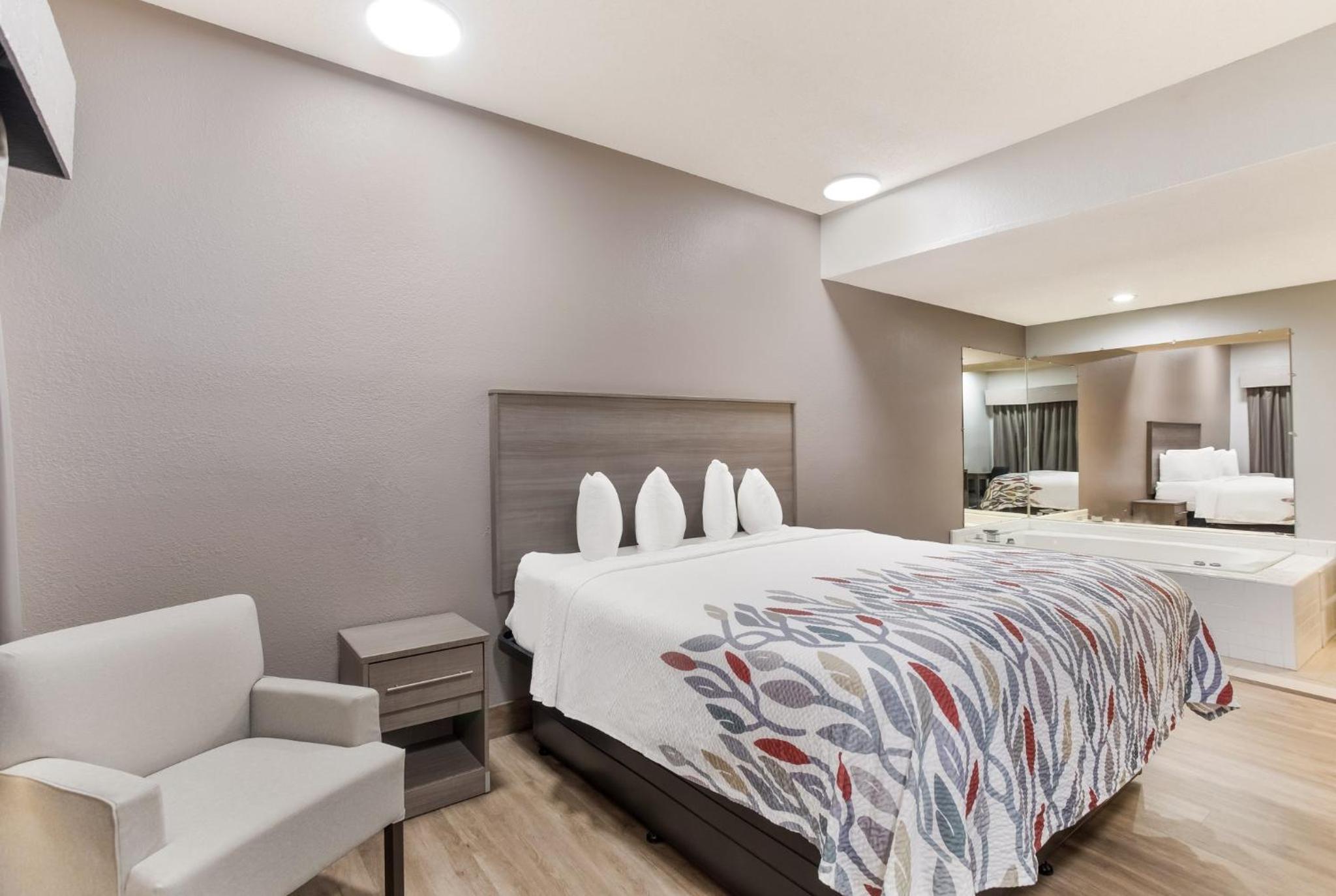 Corbin Vacations - Red Roof Inn Suites Corbin - Property Image 35