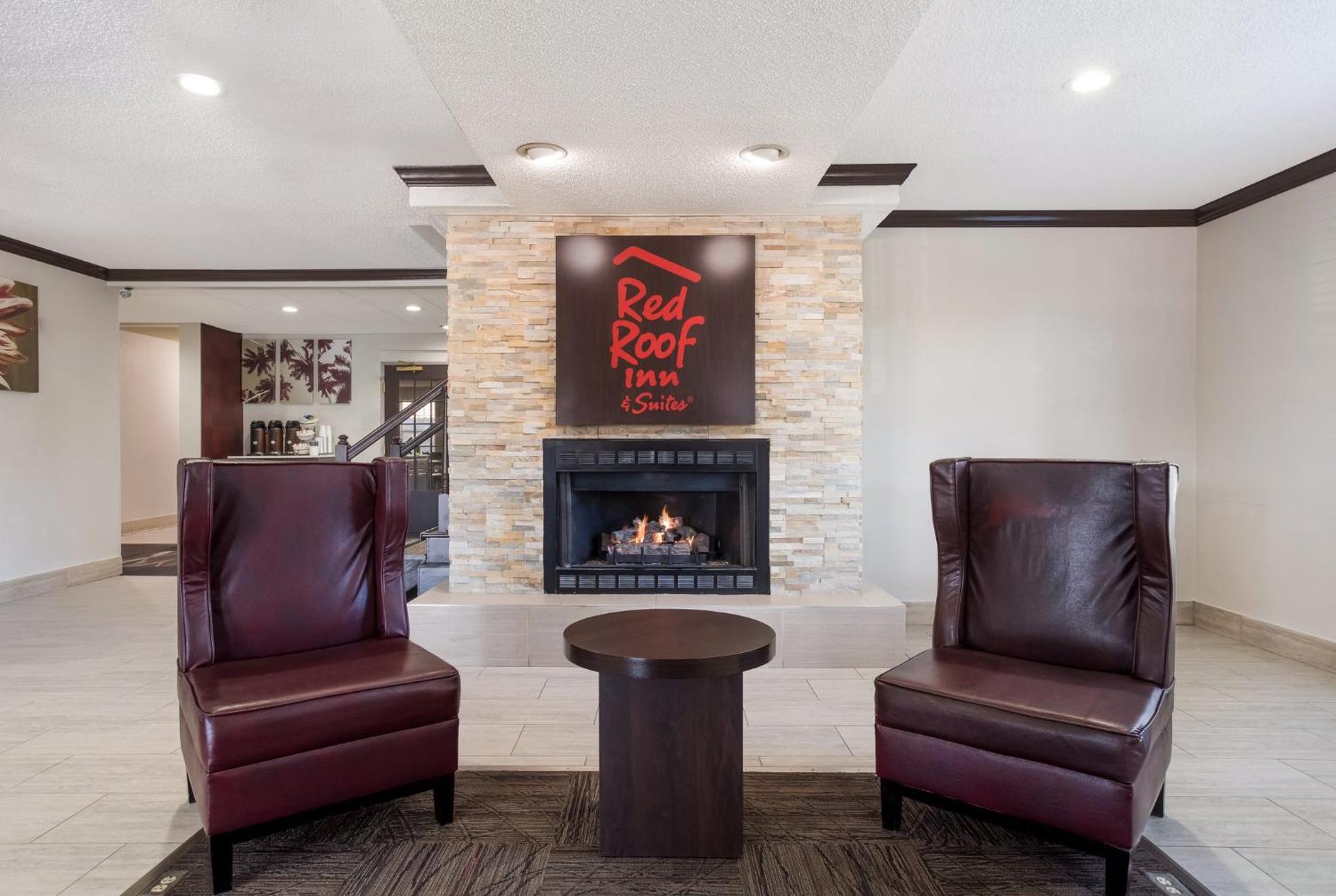 Corbin Vacations - Red Roof Inn  Suites Corbin - Property Image 9