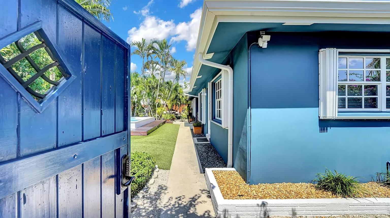 Hotel Modern Oasis - Image 1