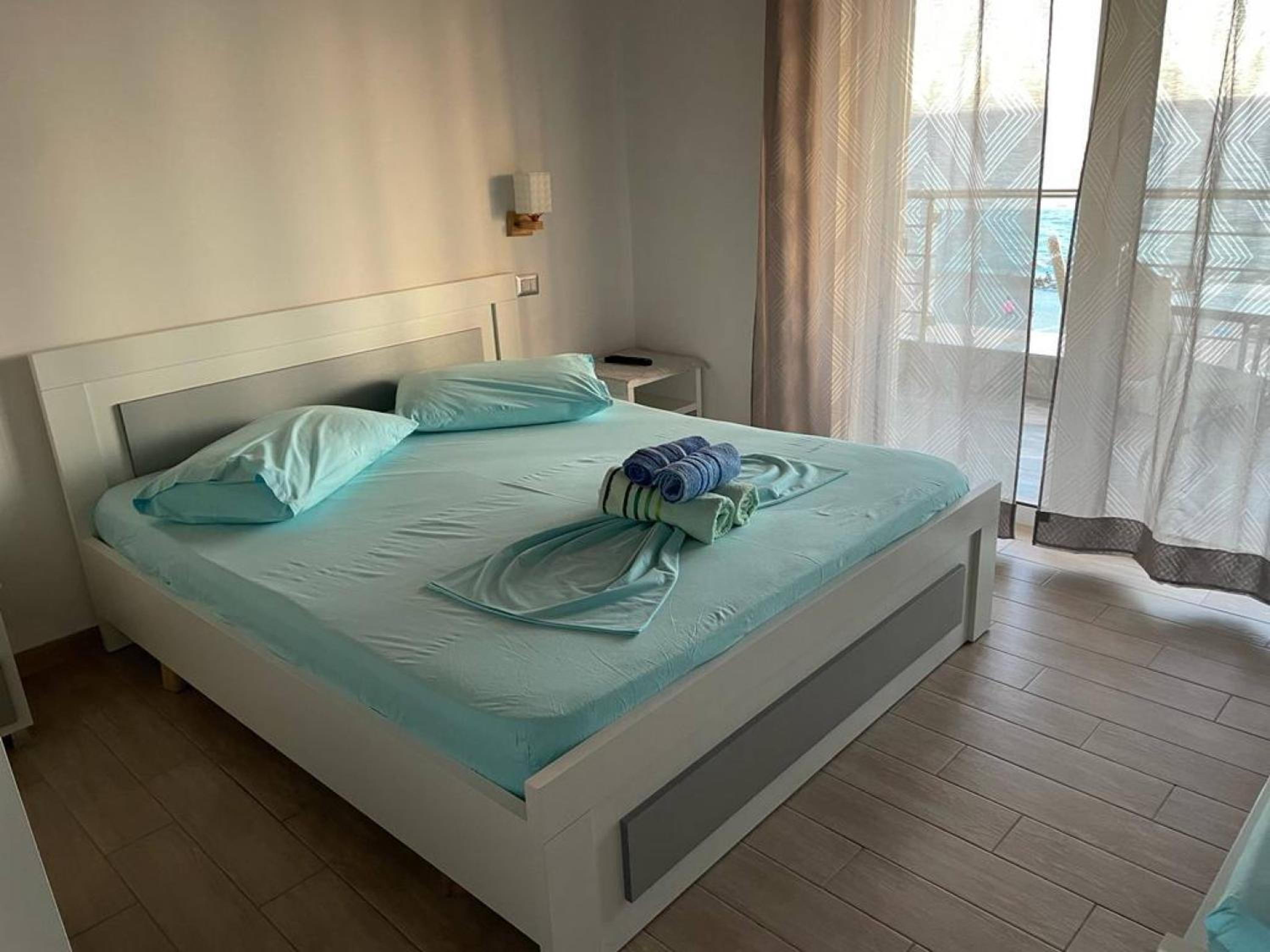 Wave n' Sea Apartments