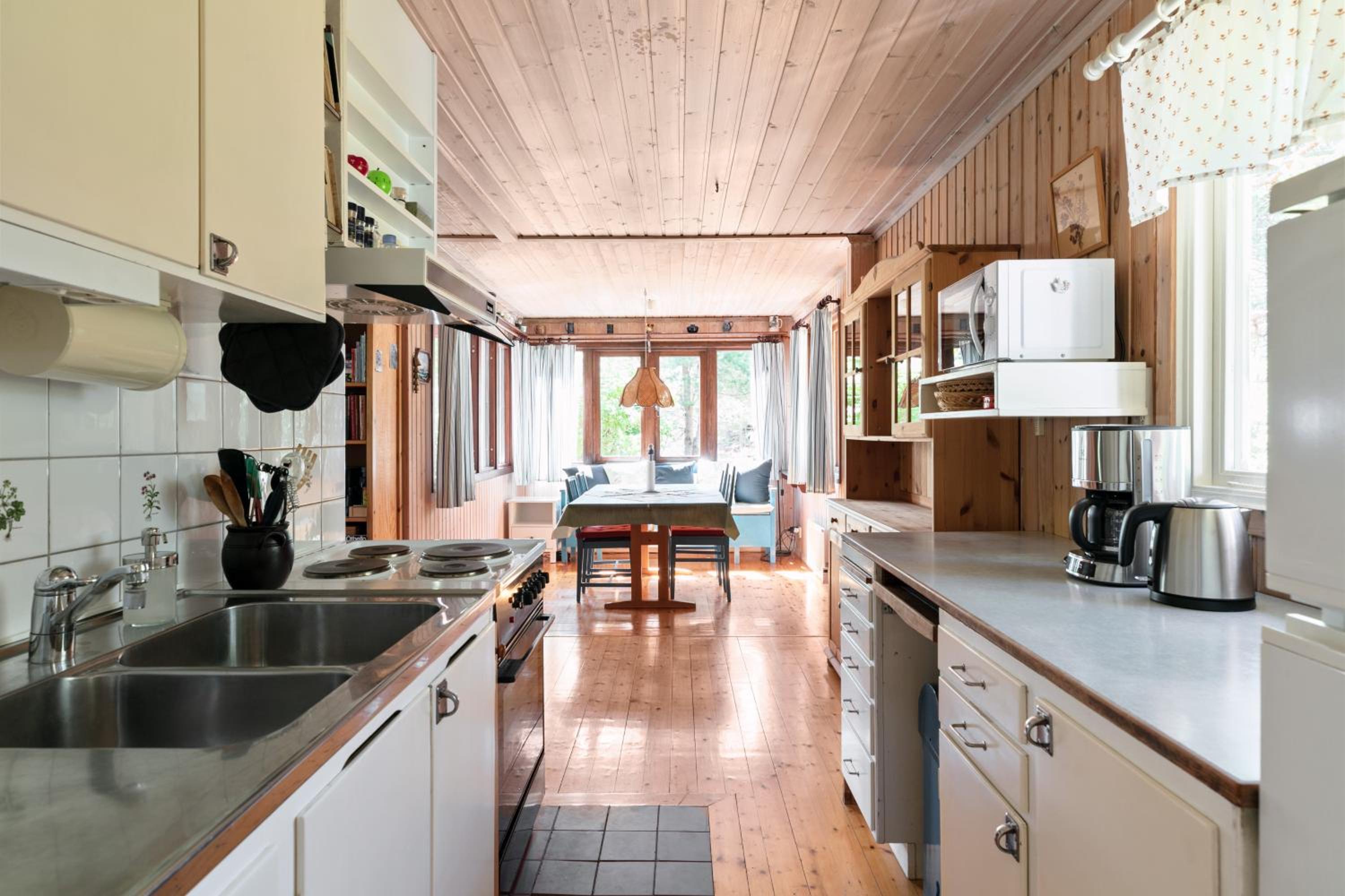 Authentic Swedish family home on the archipelago view 4