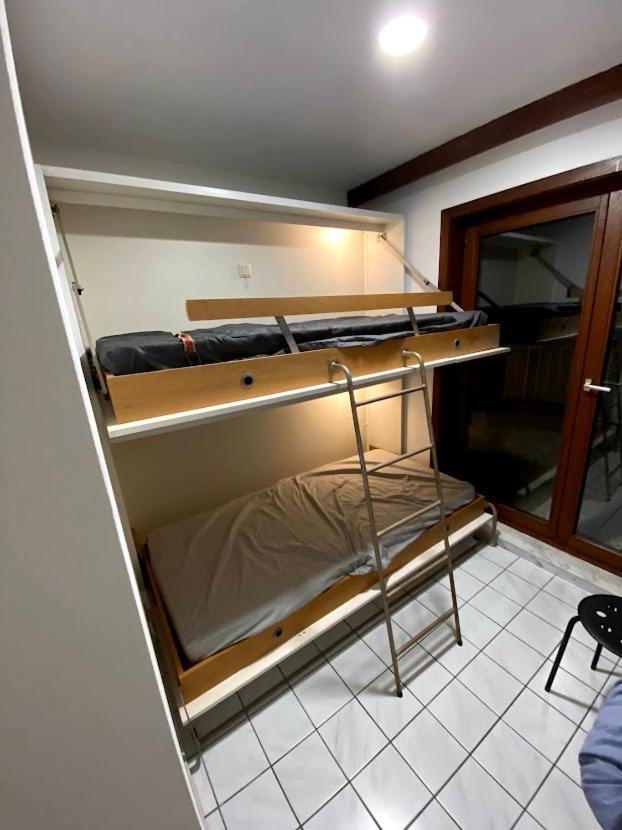 Appart sympa 6p avec garage et terrasse ensoleillée et spacieuse à 25m de la Mer Westende