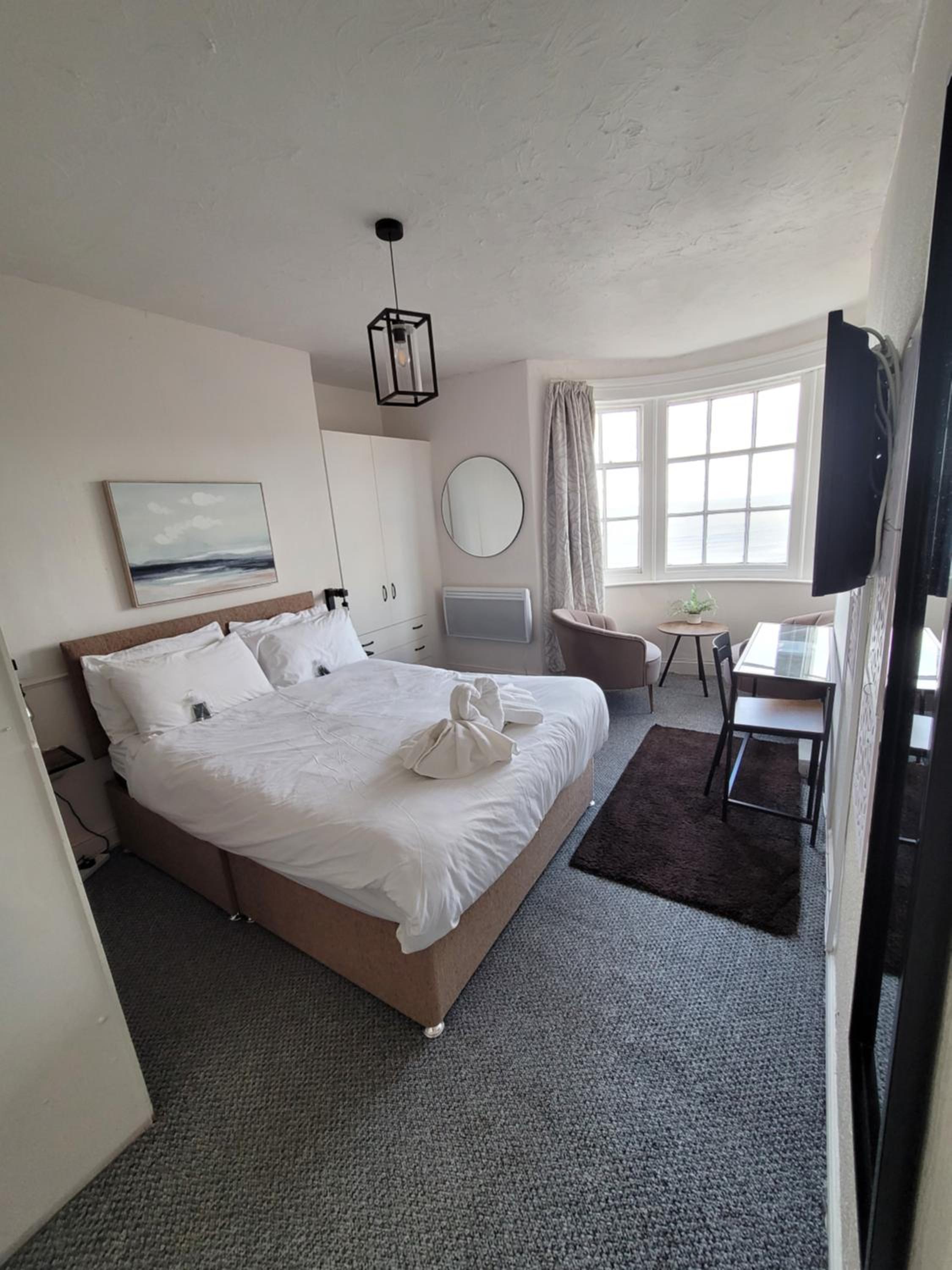 Sea View flat 4 fast WIFI & FREE parking view 3