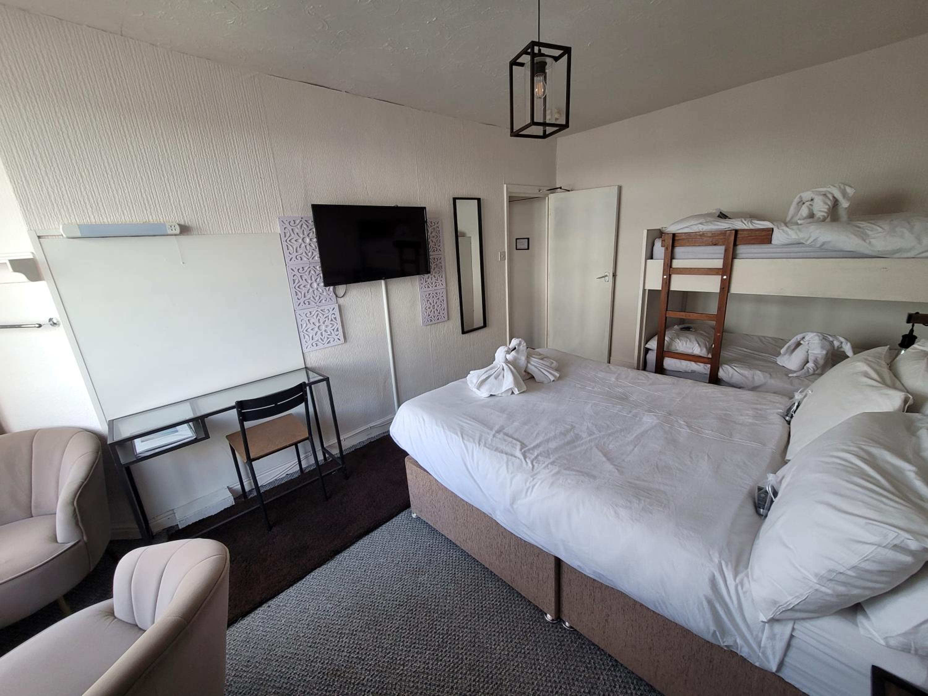 Sea View flat 4 fast WIFI & FREE parking view 2