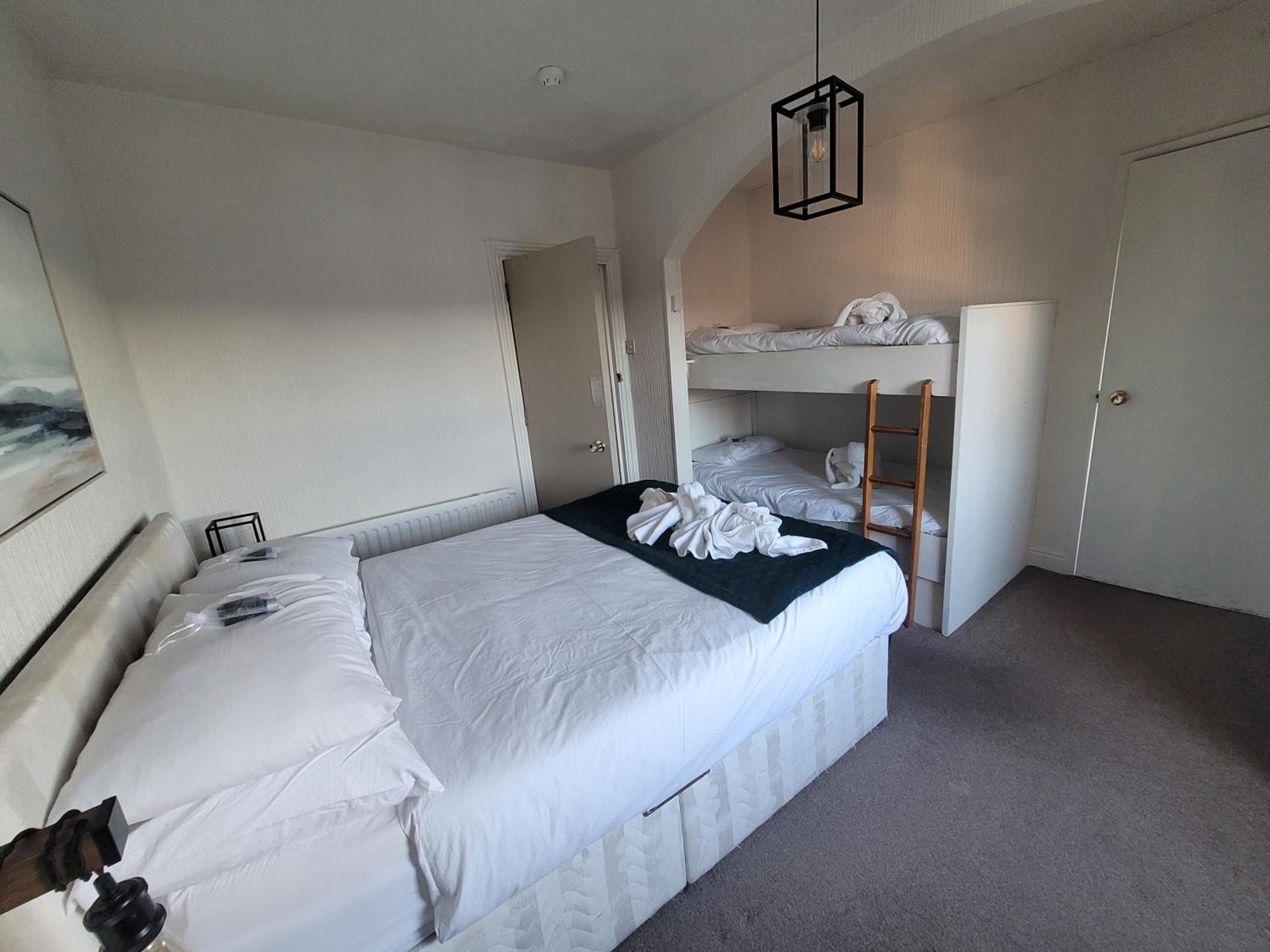 Sea view Penthouse flat 6 with fast WiFi and Free PARKING view 4