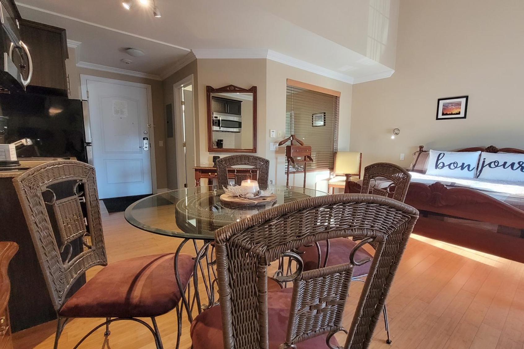 Charming studio with kitchen St-Sauveur