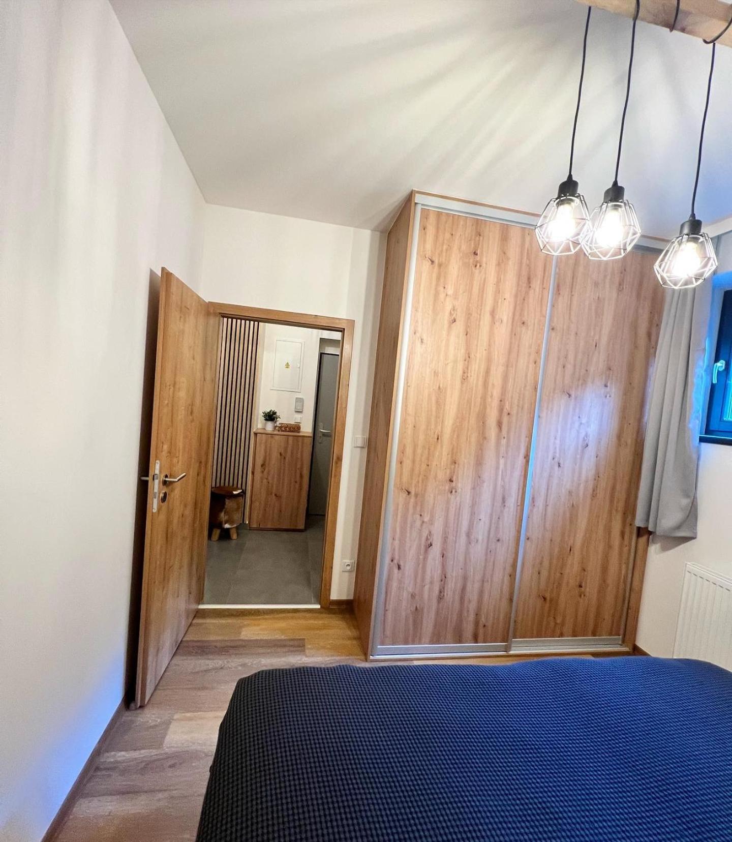 U jelena Harrachov - rodinný apartmán u lesa s garáží