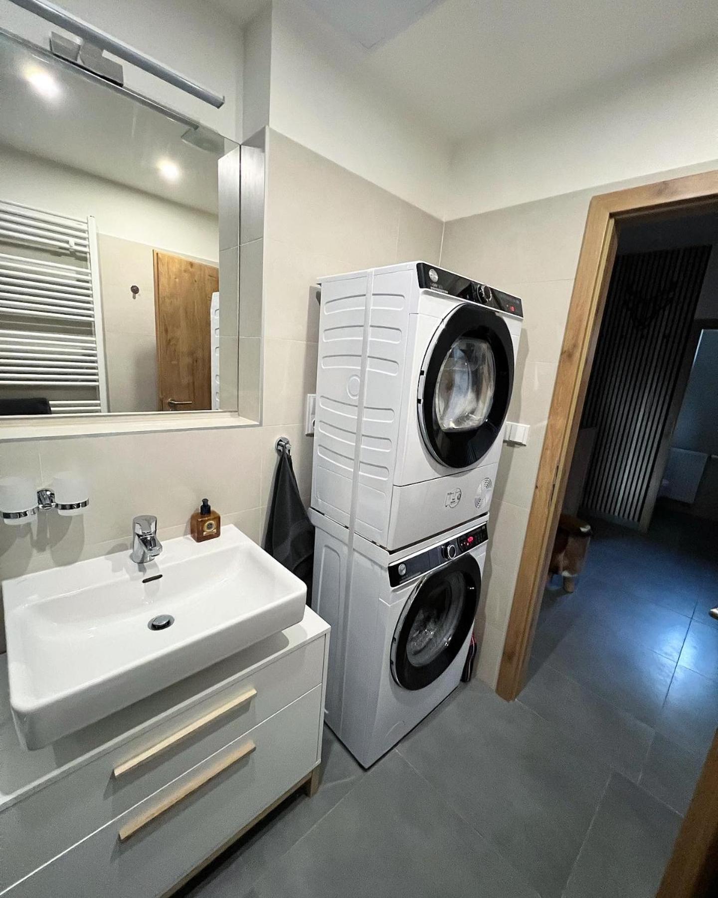U jelena Harrachov - rodinný apartmán u lesa s garáží