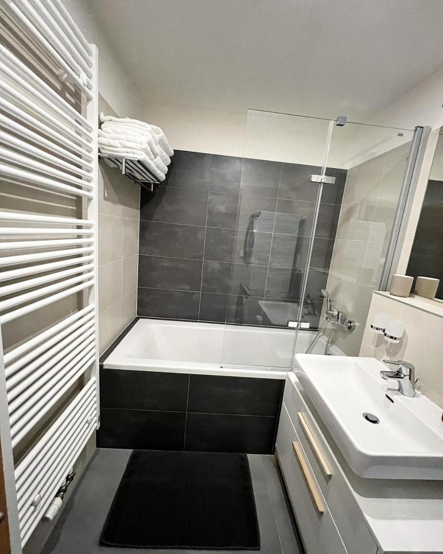 U jelena Harrachov - rodinný apartmán u lesa s garáží