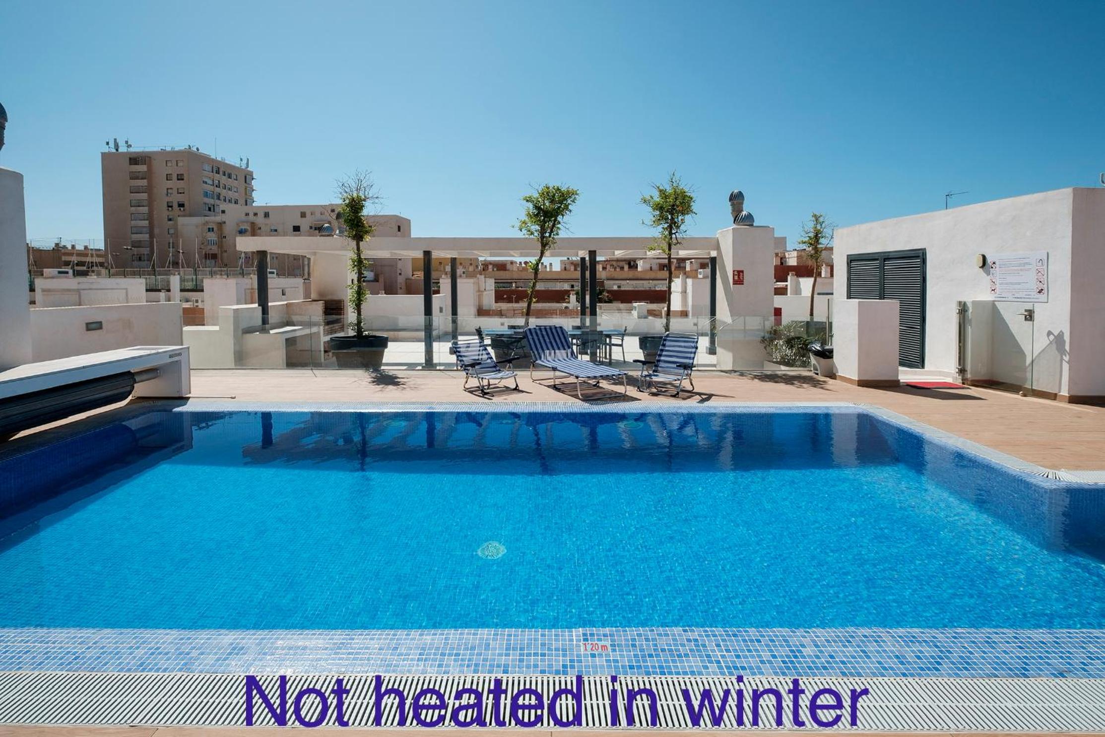 Apartamento deluxe con piscina, terraza & parking