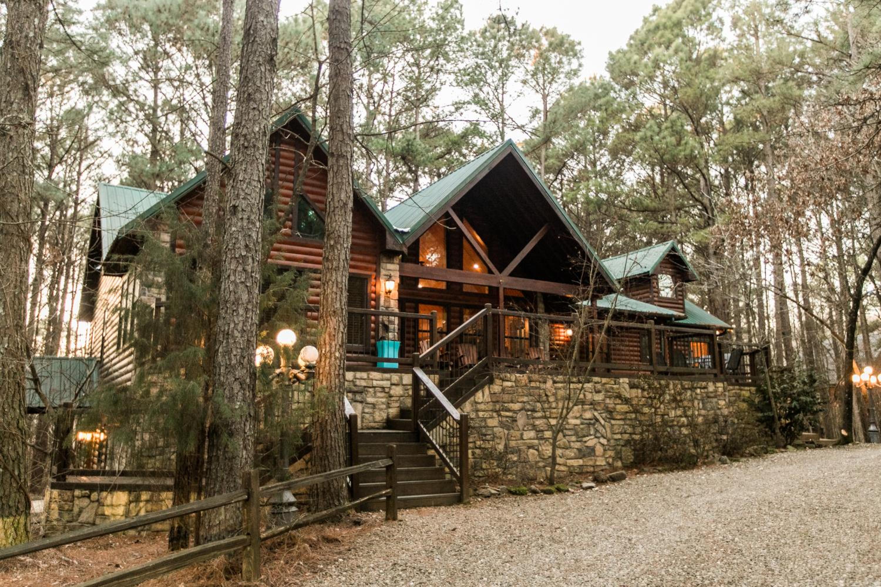 Leaping Lizard Lodge 4 bdrm 3 and a half Bth, Hot tub, Fireplaces, Swing Set, Gameroom view 4