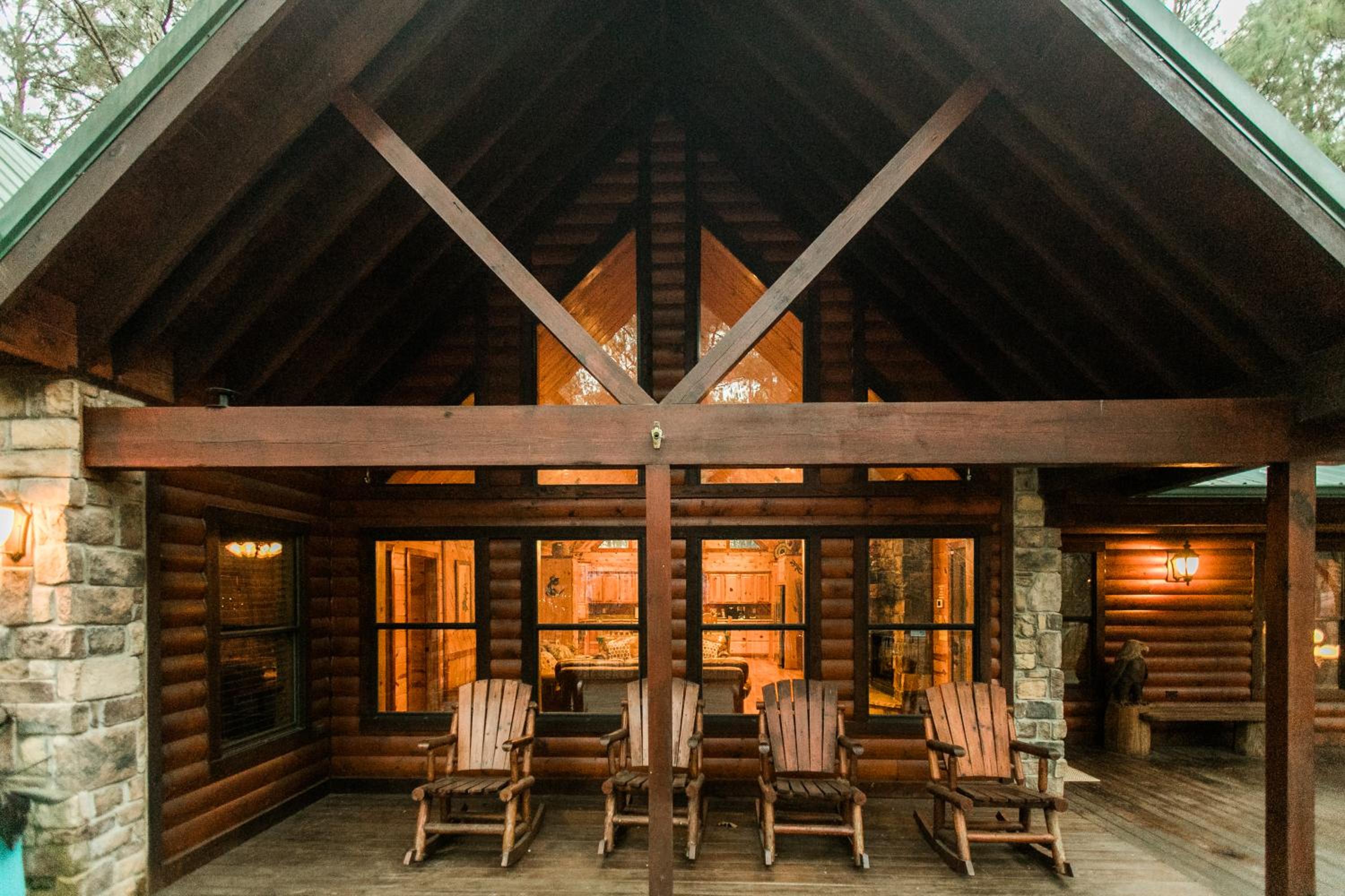 Leaping Lizard Lodge 4 bdrm 3 and a half Bth, Hot tub, Fireplaces, Swing Set, Gameroom view 5