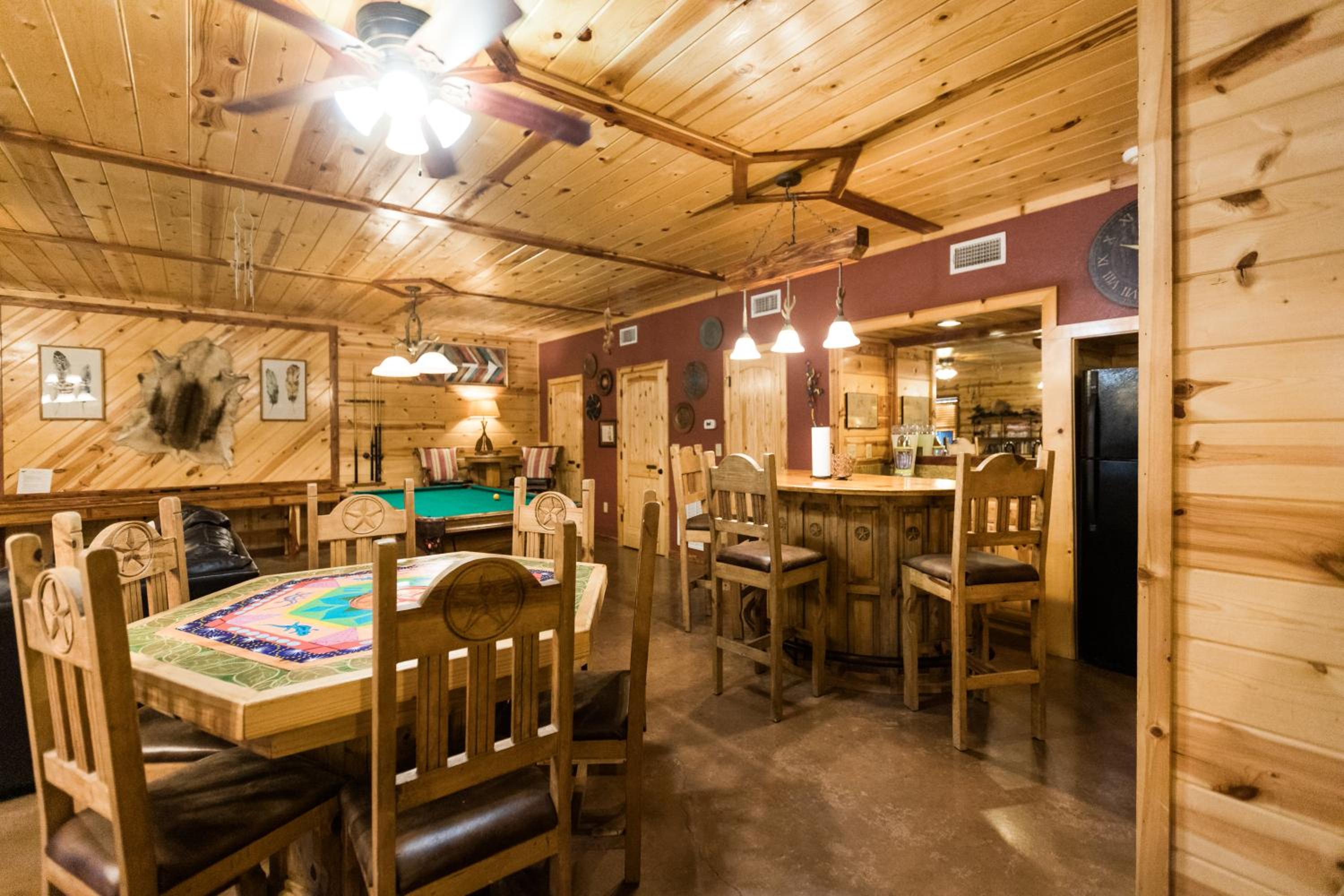 Leaping Lizard Lodge 4 bdrm 3 and a half Bth, Hot tub, Fireplaces, Swing Set, Gameroom view 2