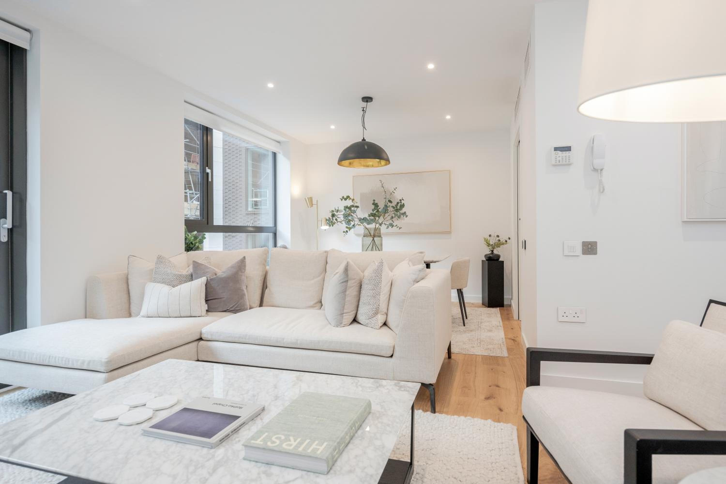 Luxury Central Mayfair Townhouse with A/C 3BR 3BA