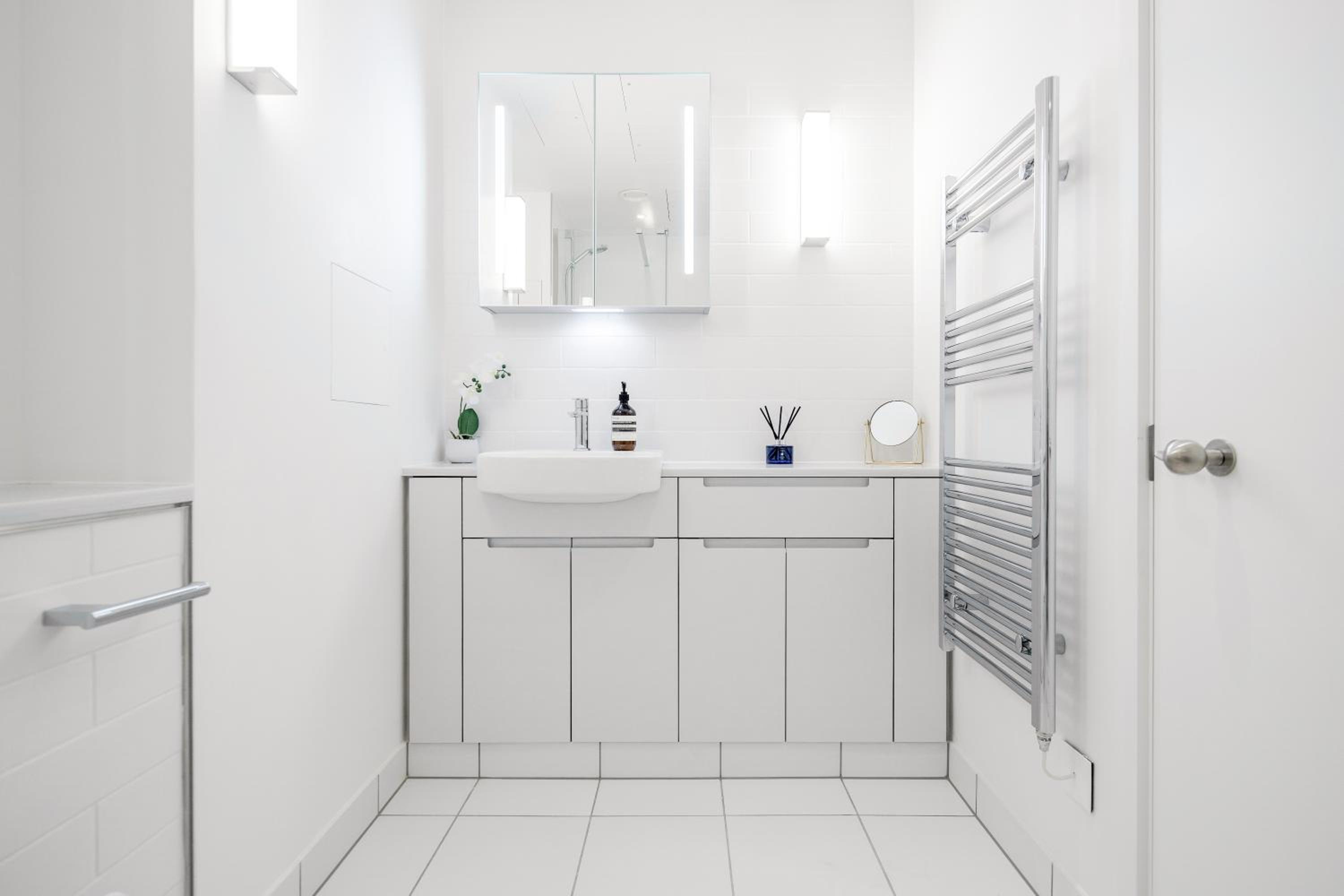 Luxury Central Mayfair Townhouse with A/C 3BR 3BA