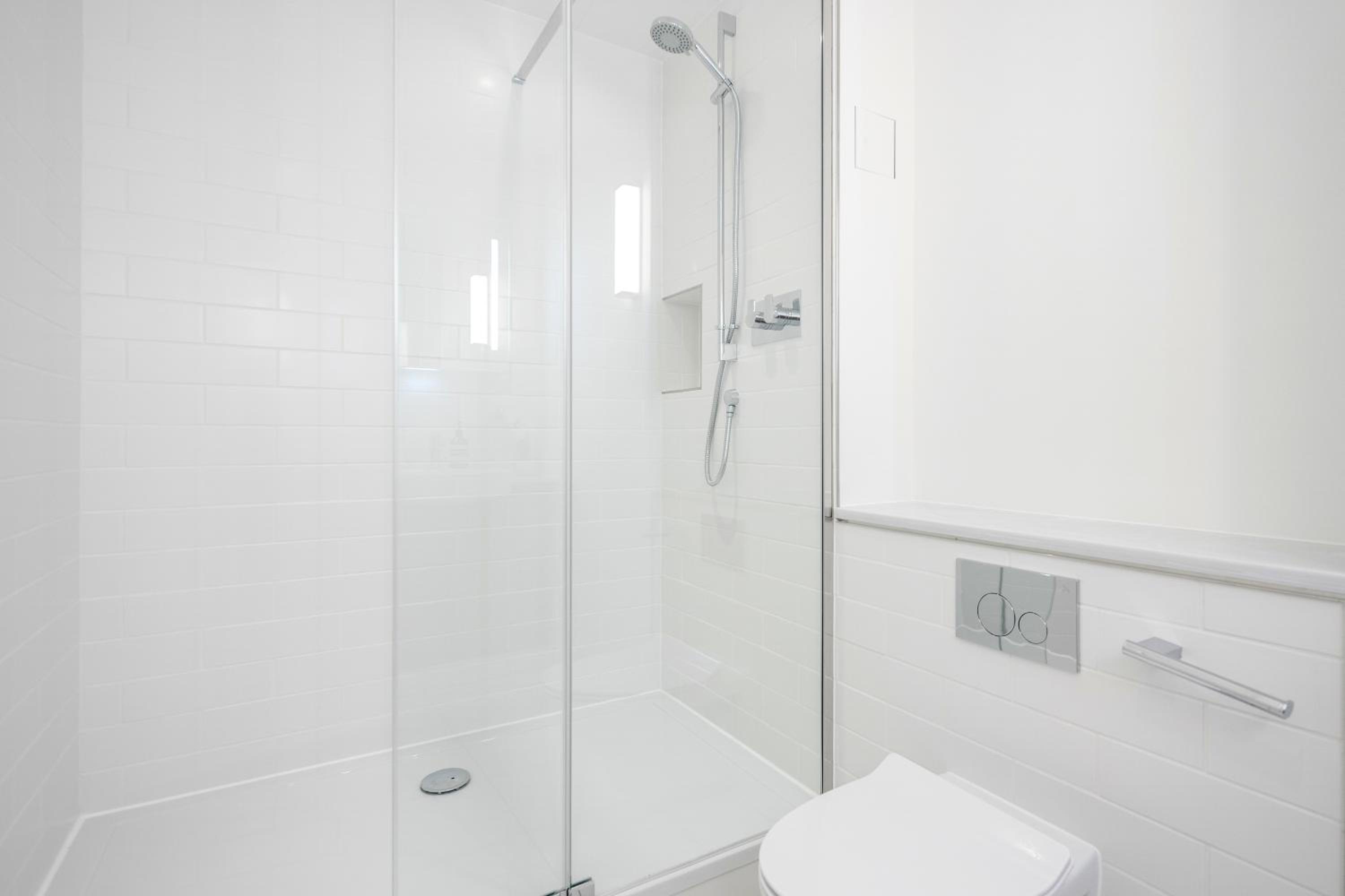 Luxury Central Mayfair Townhouse with A/C 3BR 3BA