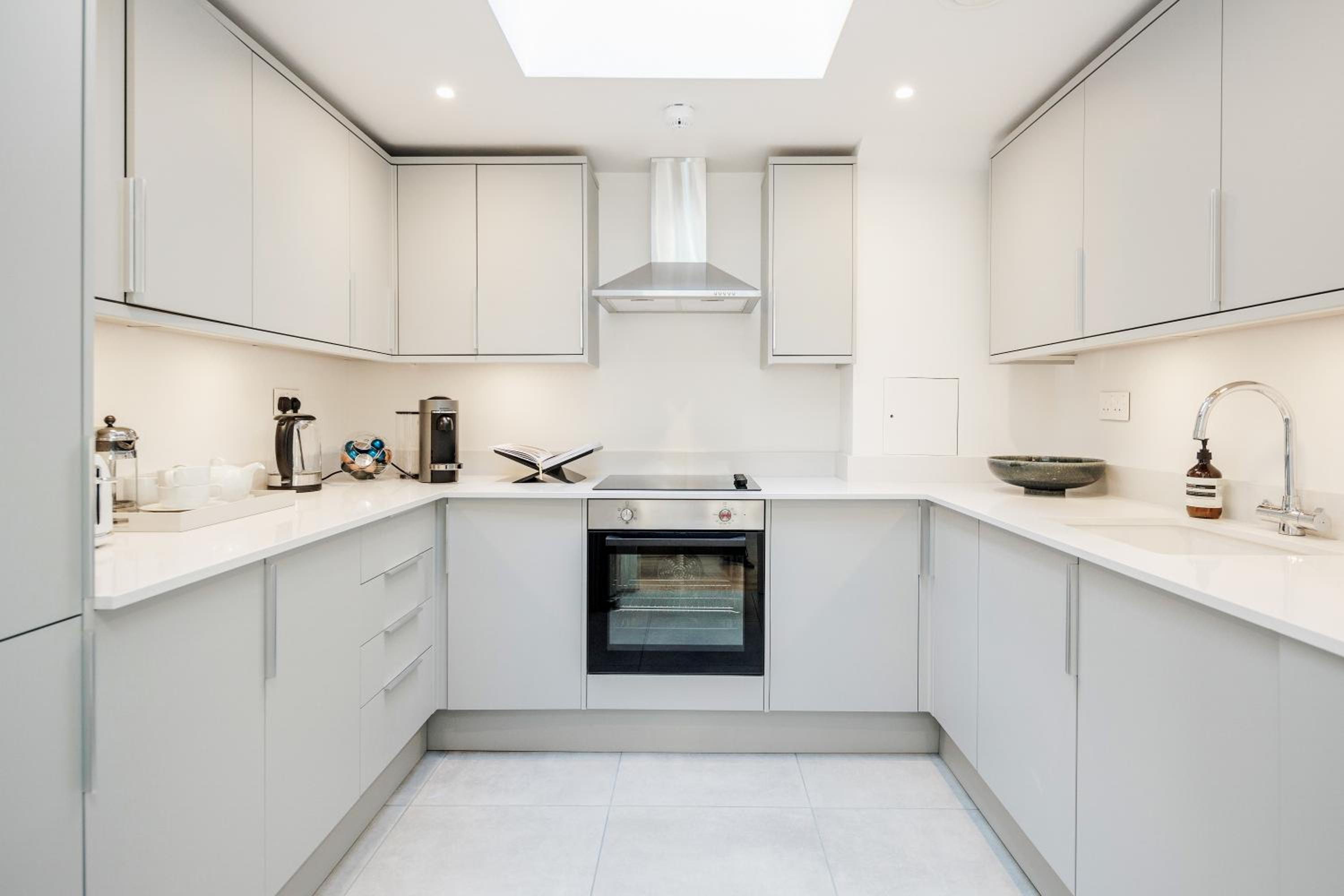 Luxury Central Mayfair Townhouse with A/C 3BR 3BA