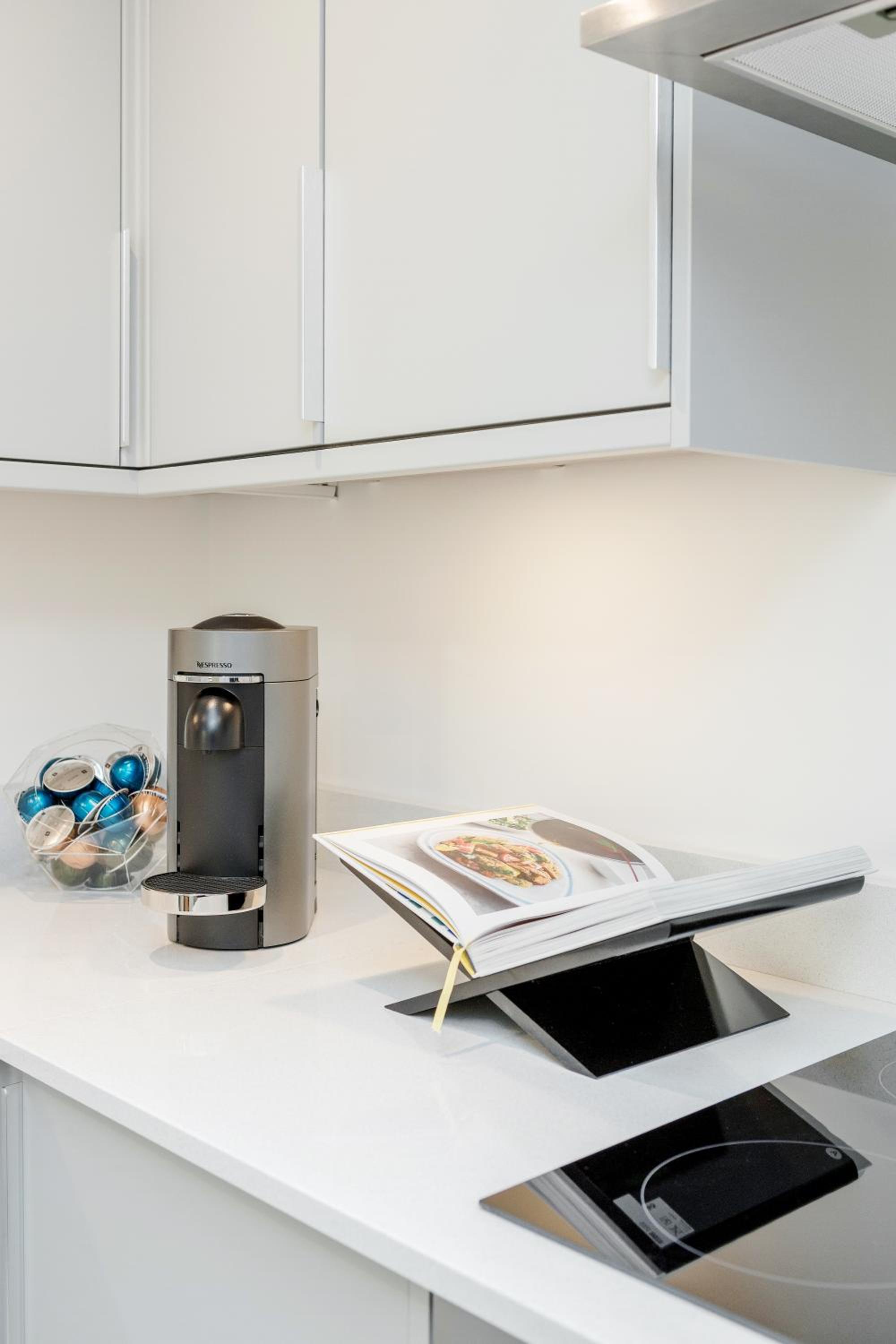 Luxury Central Mayfair Townhouse with A/C 3BR 3BA