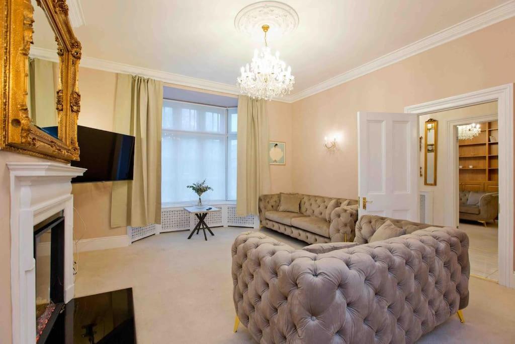 Beautiful Iconic 4 Bedroom House by Regents Park view 4