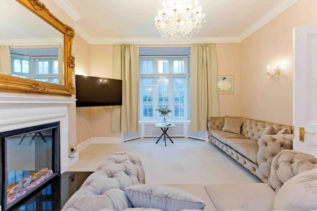 Beautiful Iconic 4 Bedroom House by Regents Park view 5